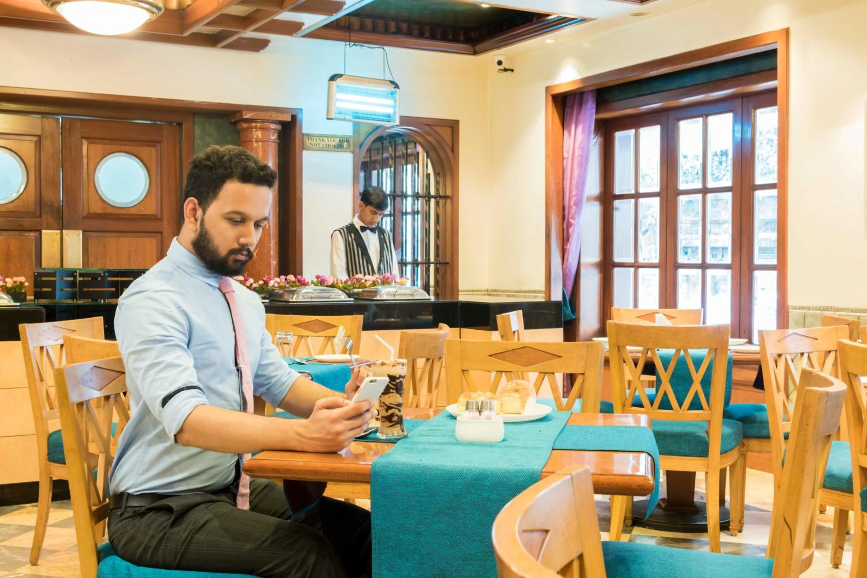 Restaurant/places to eat in Hotel Parle International