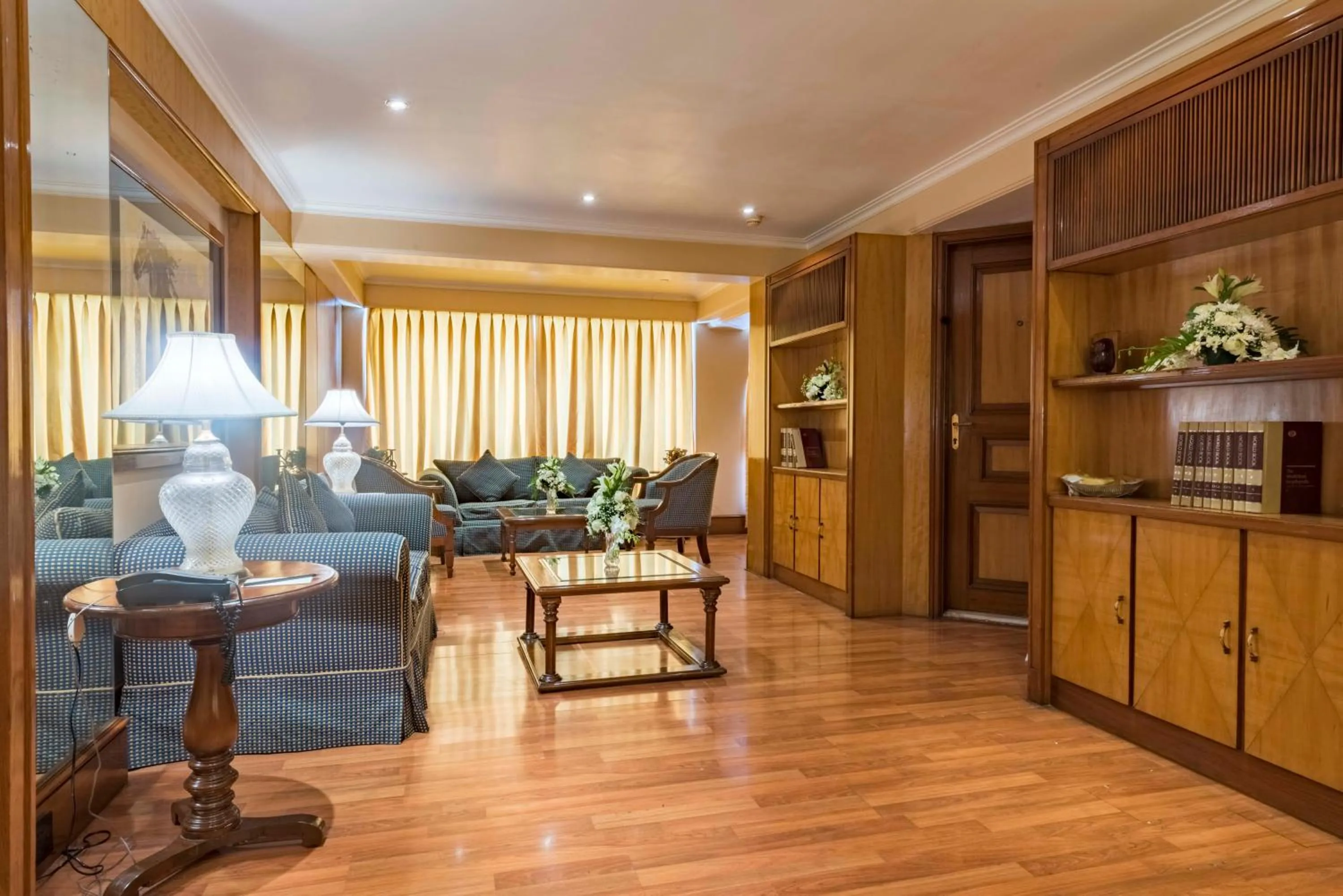 Lounge or bar in Hotel Parle International