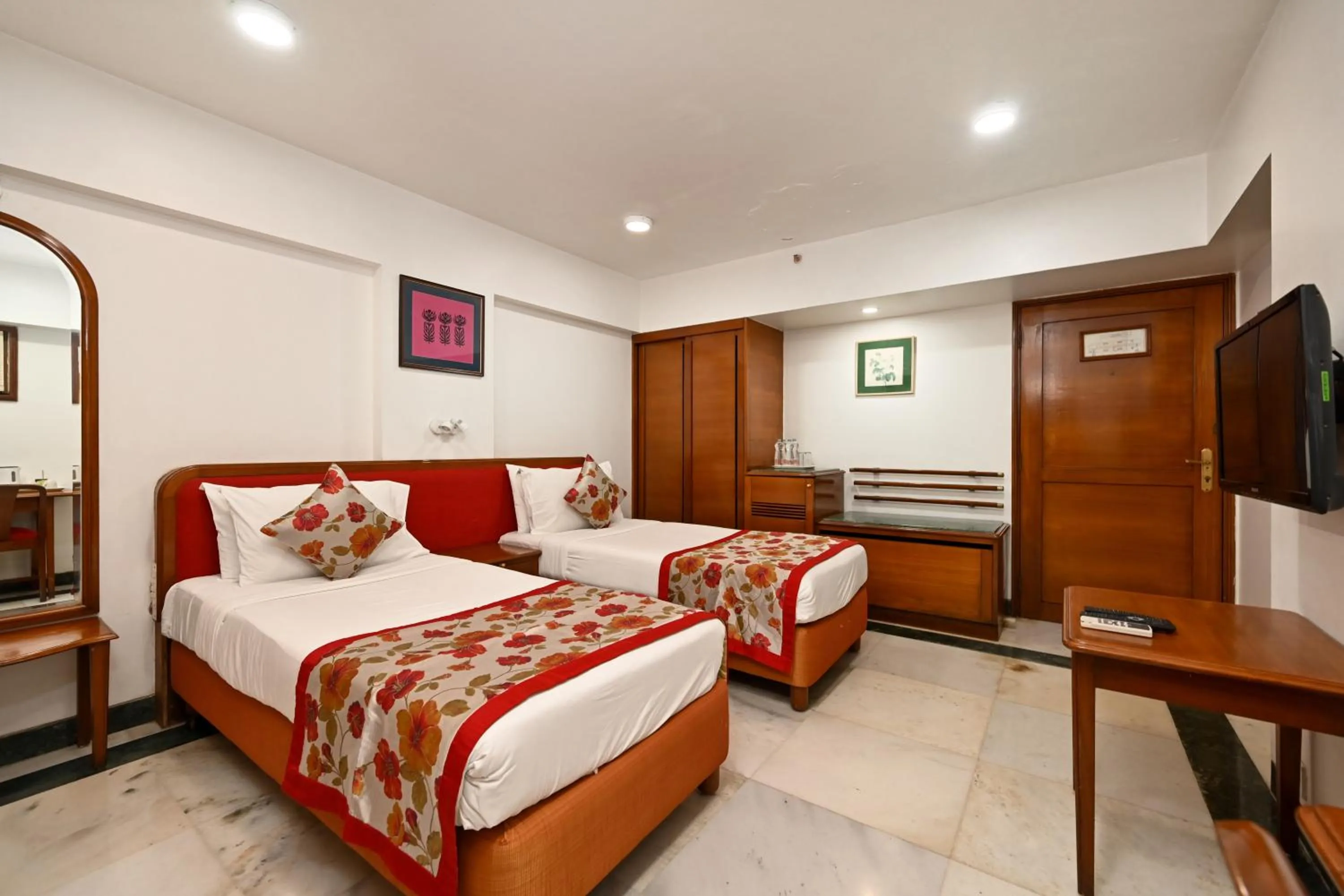 Photo of the whole room, Bed in Hotel Parle International