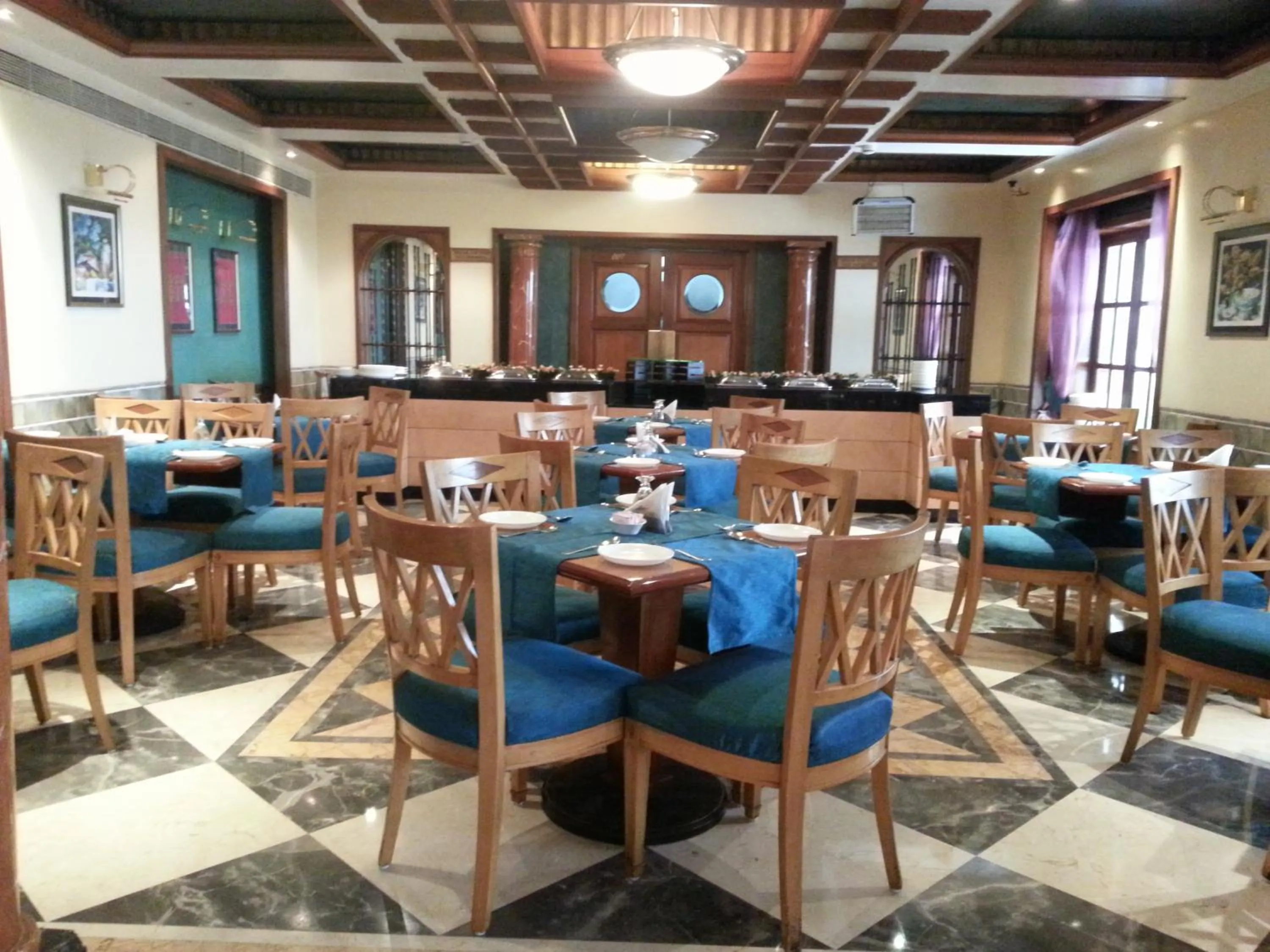 Restaurant/places to eat in Hotel Parle International