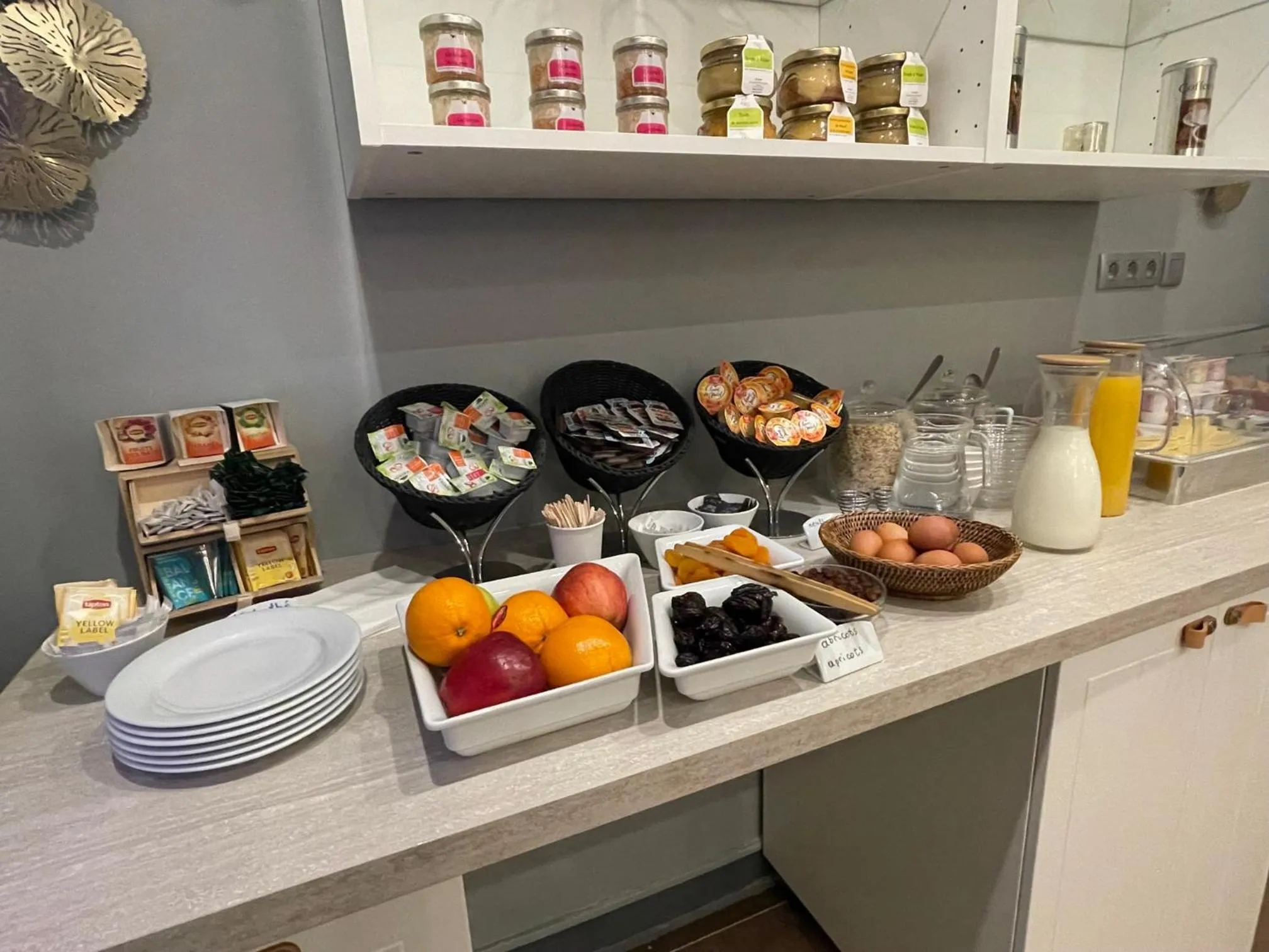 Breakfast in Hôtel Eiffel Kensington