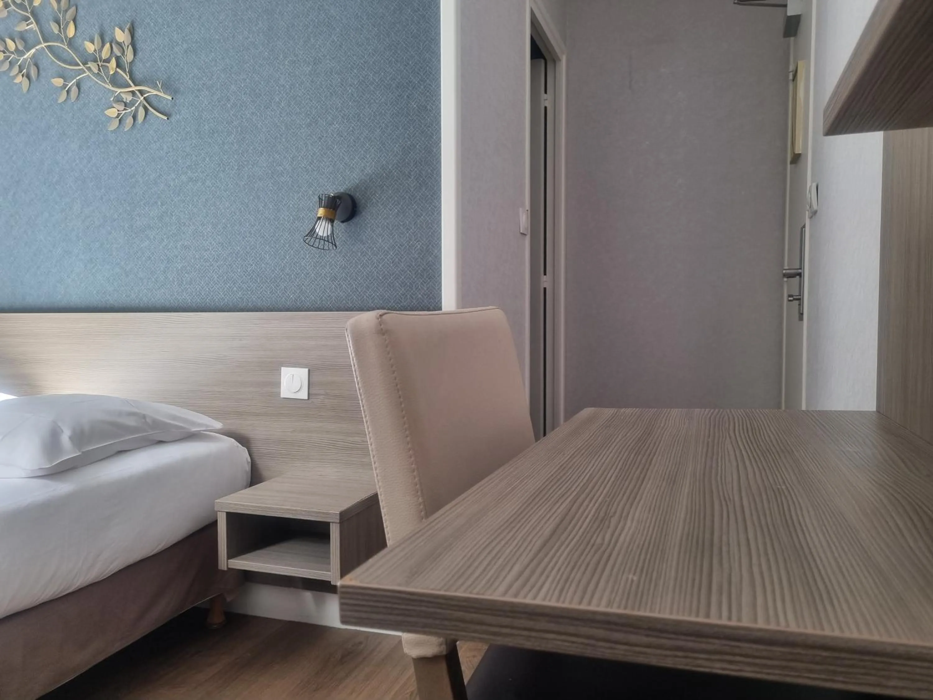 Bedroom, Bed in Hôtel Eiffel Kensington