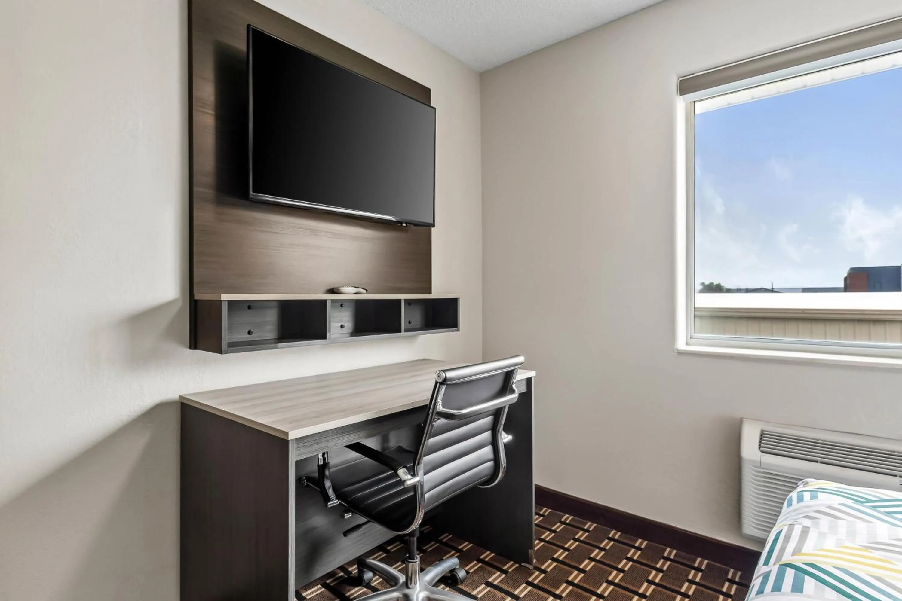 Bedroom in Motel 6 North Sioux City, SD I 29 North