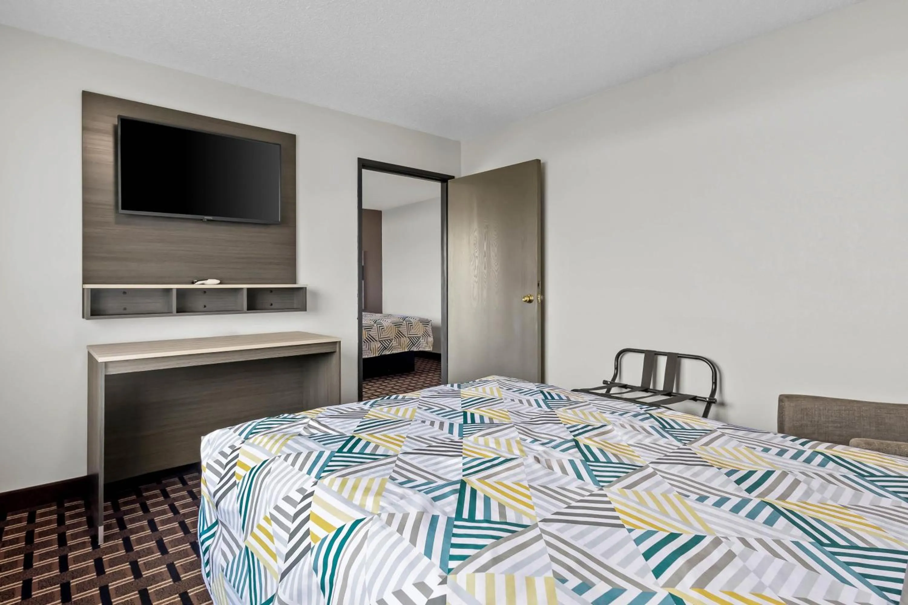 Bedroom, Bed in Motel 6 North Sioux City, SD I 29 North