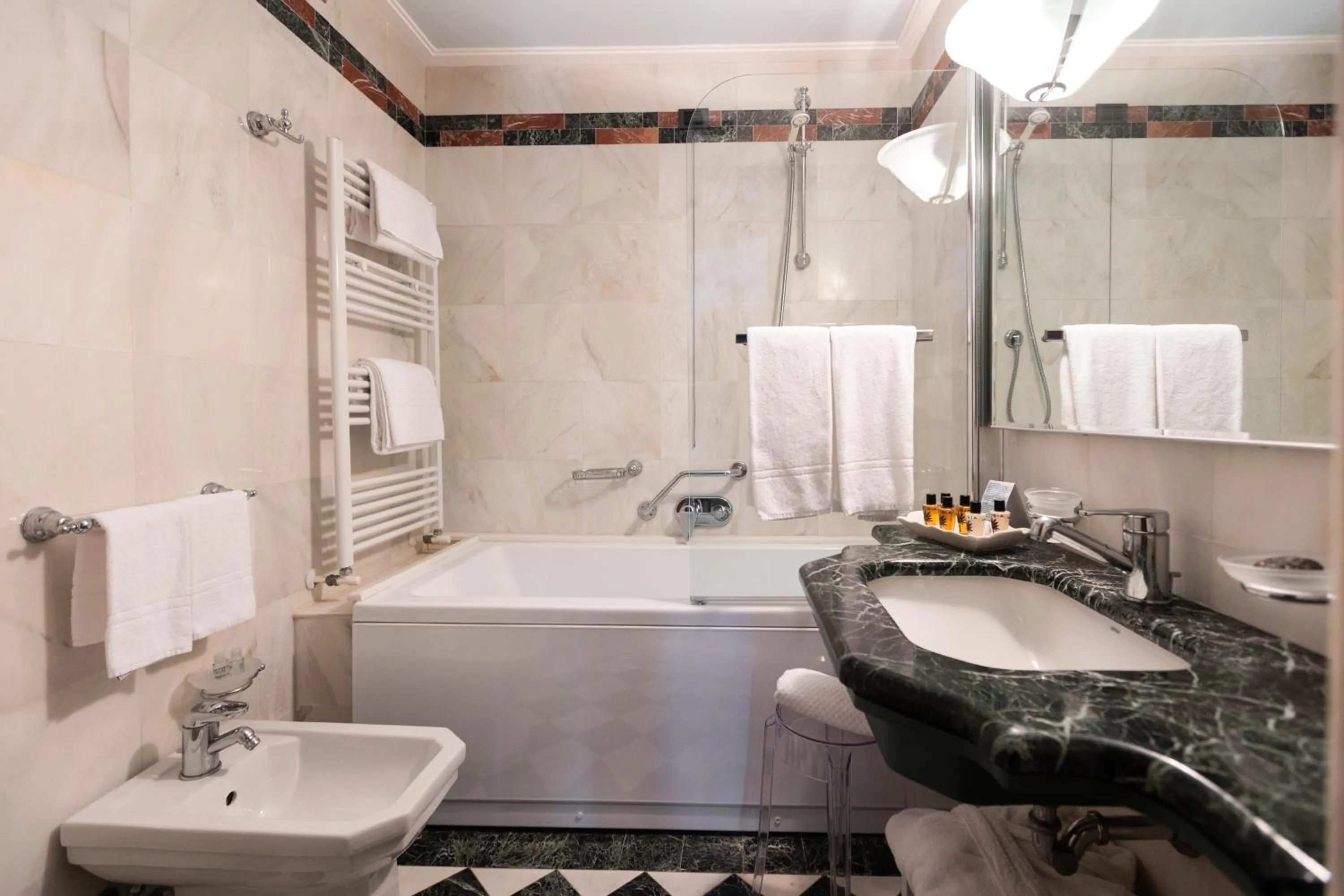 Bathroom in Grand Hotel Ortigia