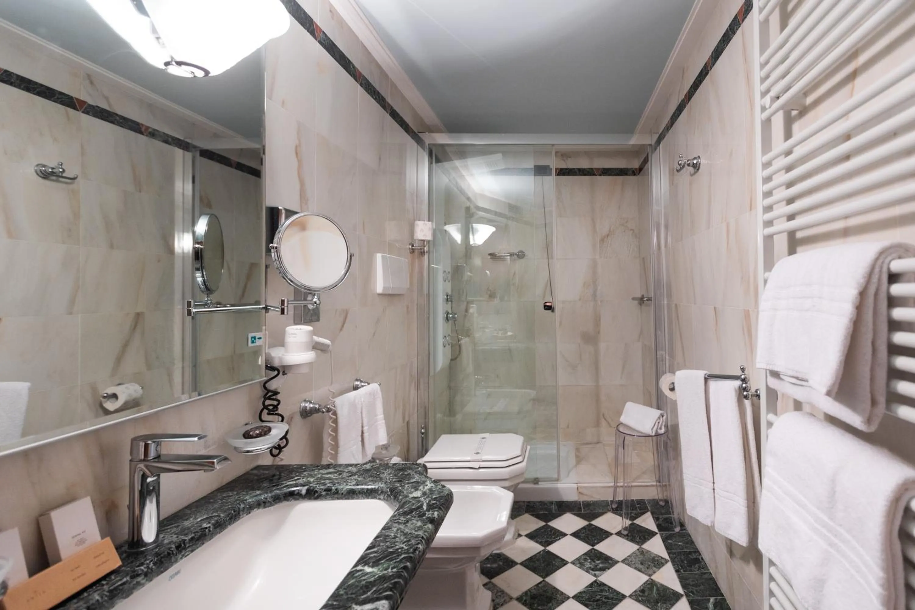 Bathroom in Grand Hotel Ortigia