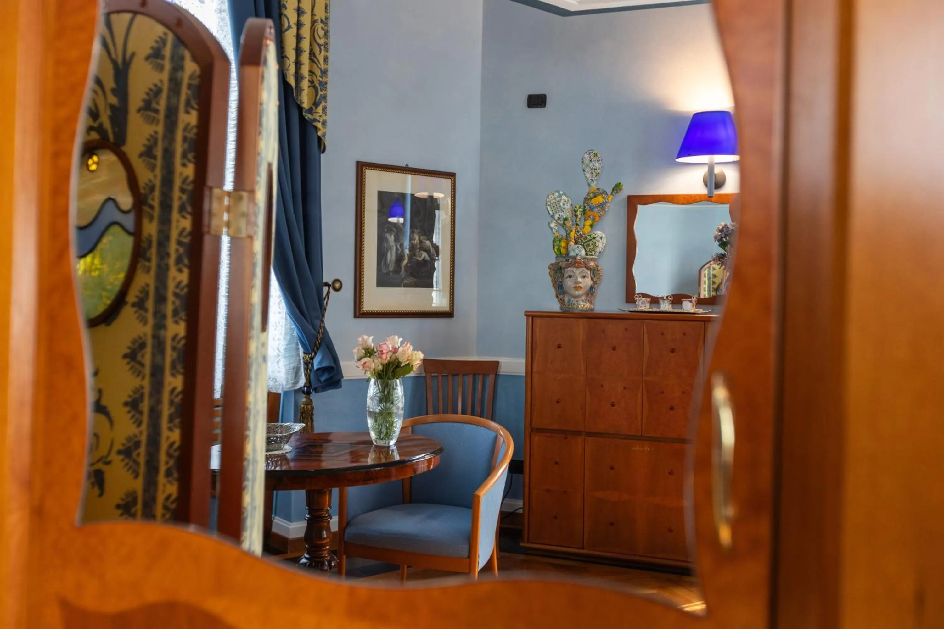 Decorative detail in Grand Hotel Ortigia