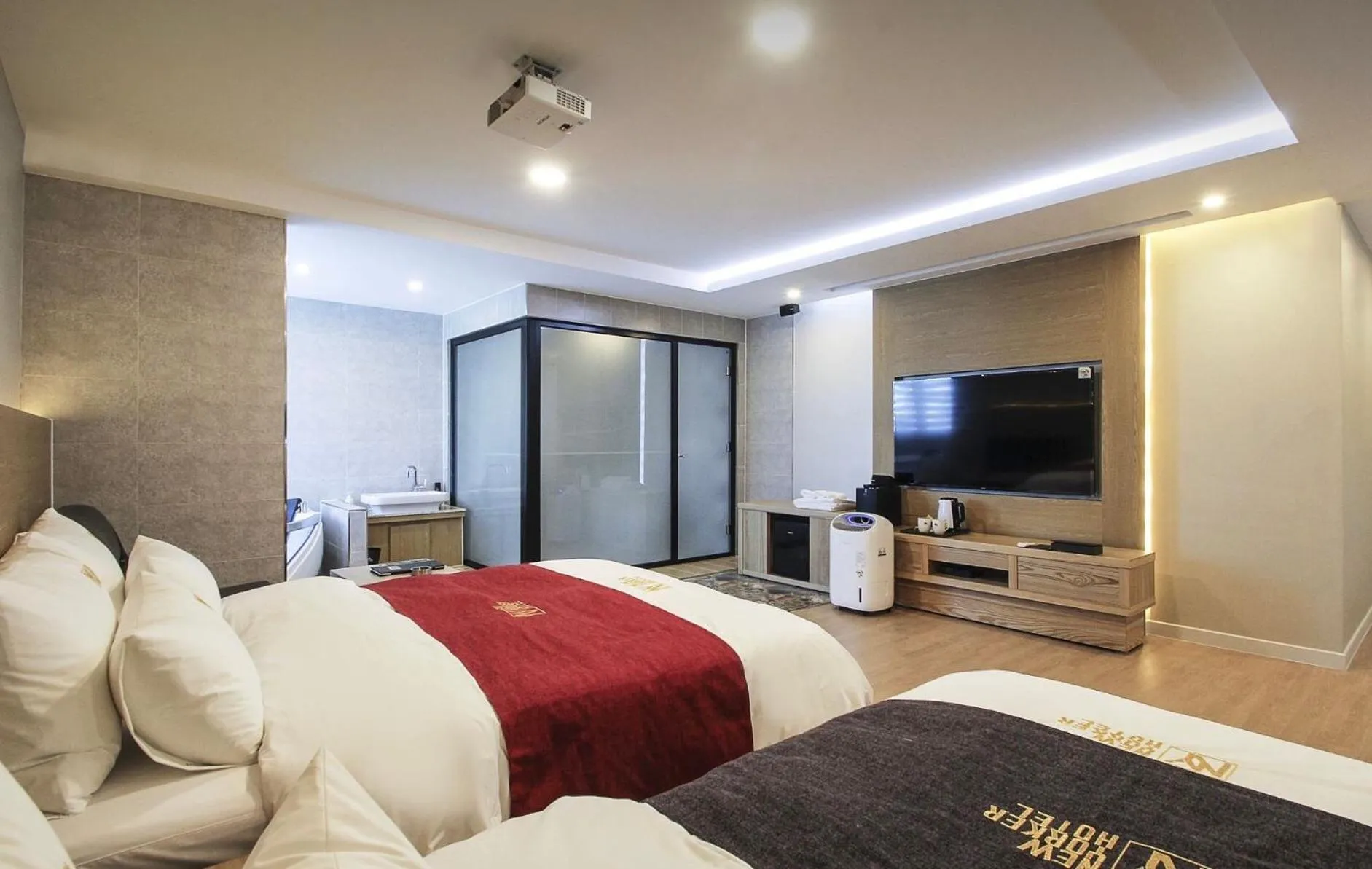 Bed in No.1 New Yorker Hotel