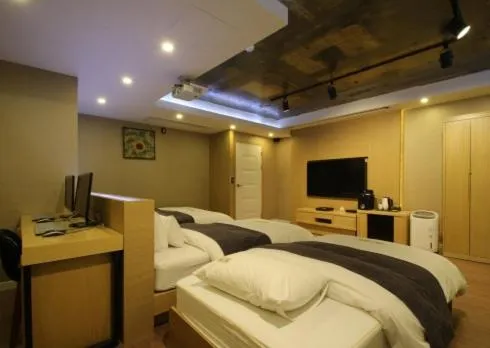 Bed in No.1 New Yorker Hotel