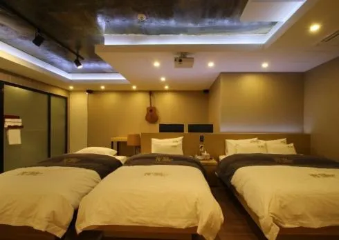 Bed in No.1 New Yorker Hotel