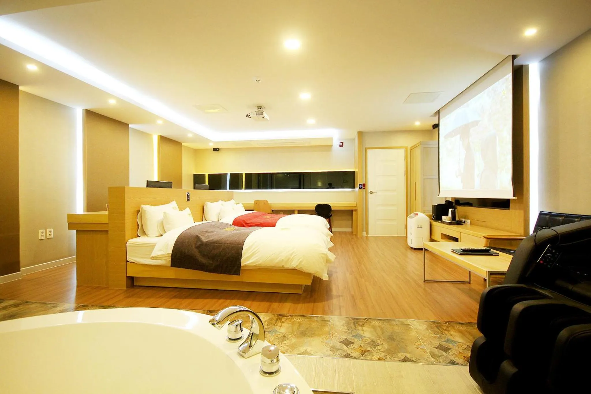 Bed in No.1 New Yorker Hotel