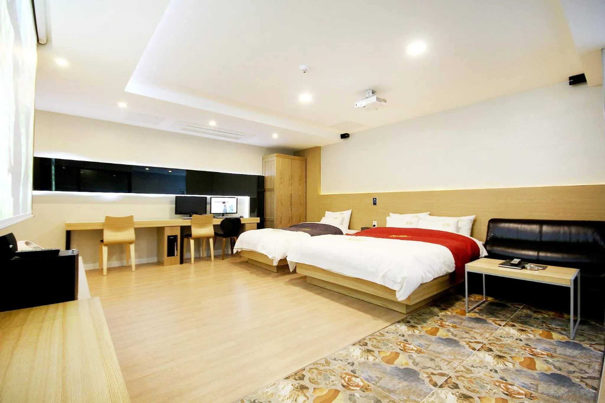 Bed in No.1 New Yorker Hotel