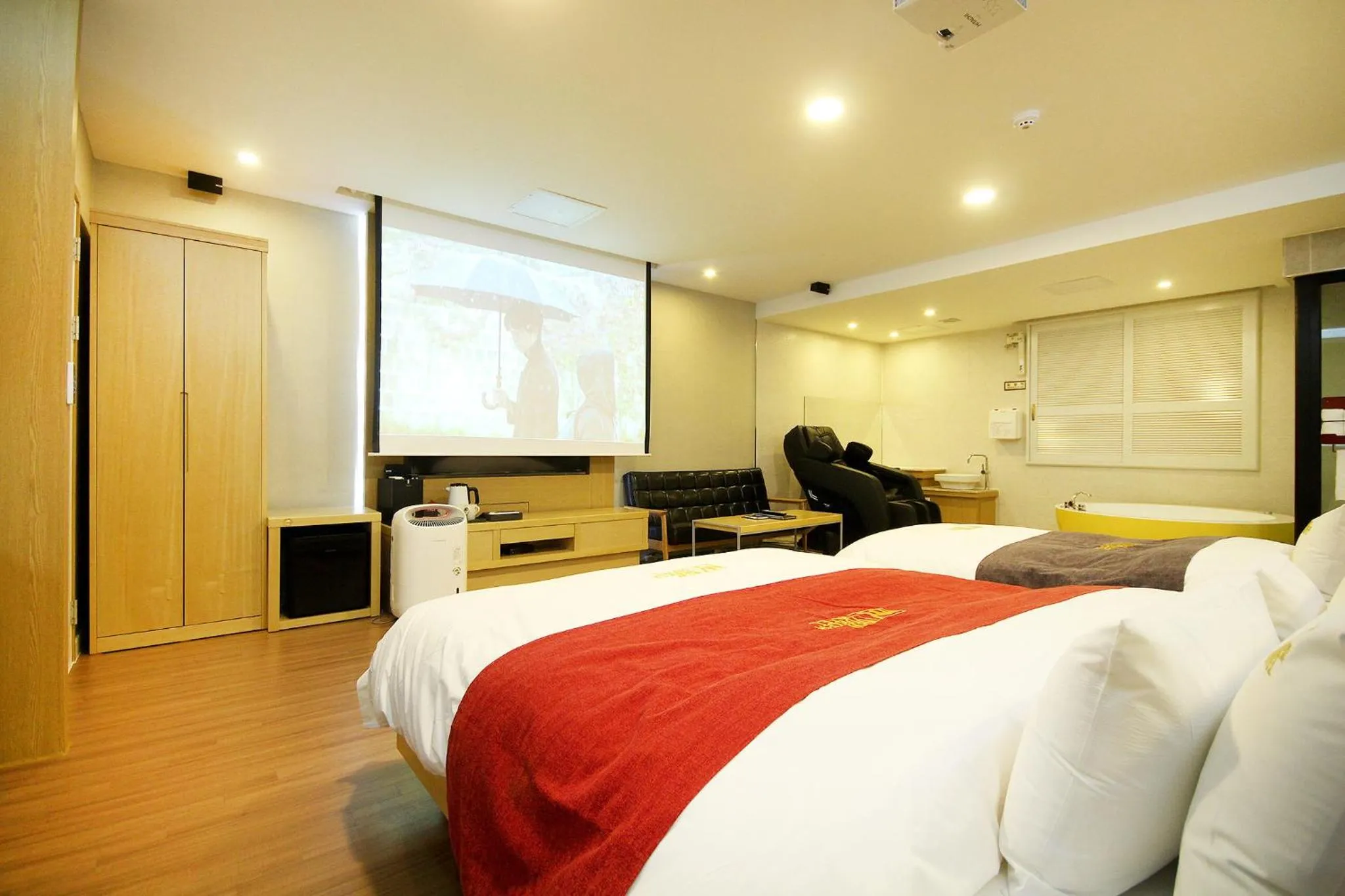 Bed in No.1 New Yorker Hotel