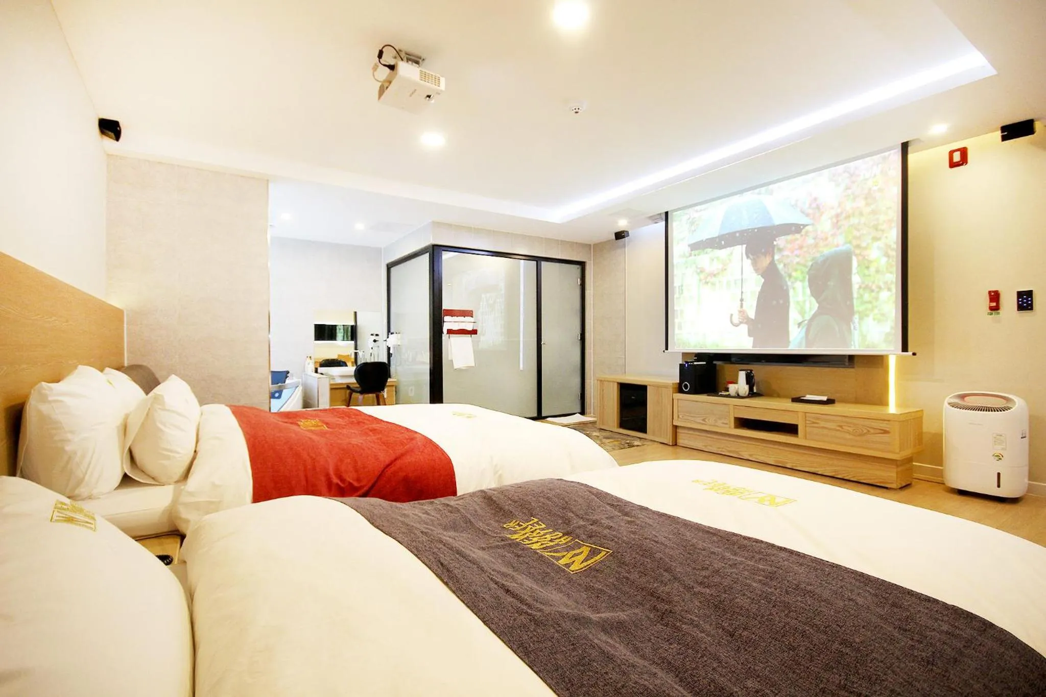 Bed in No.1 New Yorker Hotel