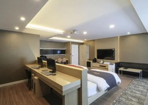 Bed in No.1 New Yorker Hotel