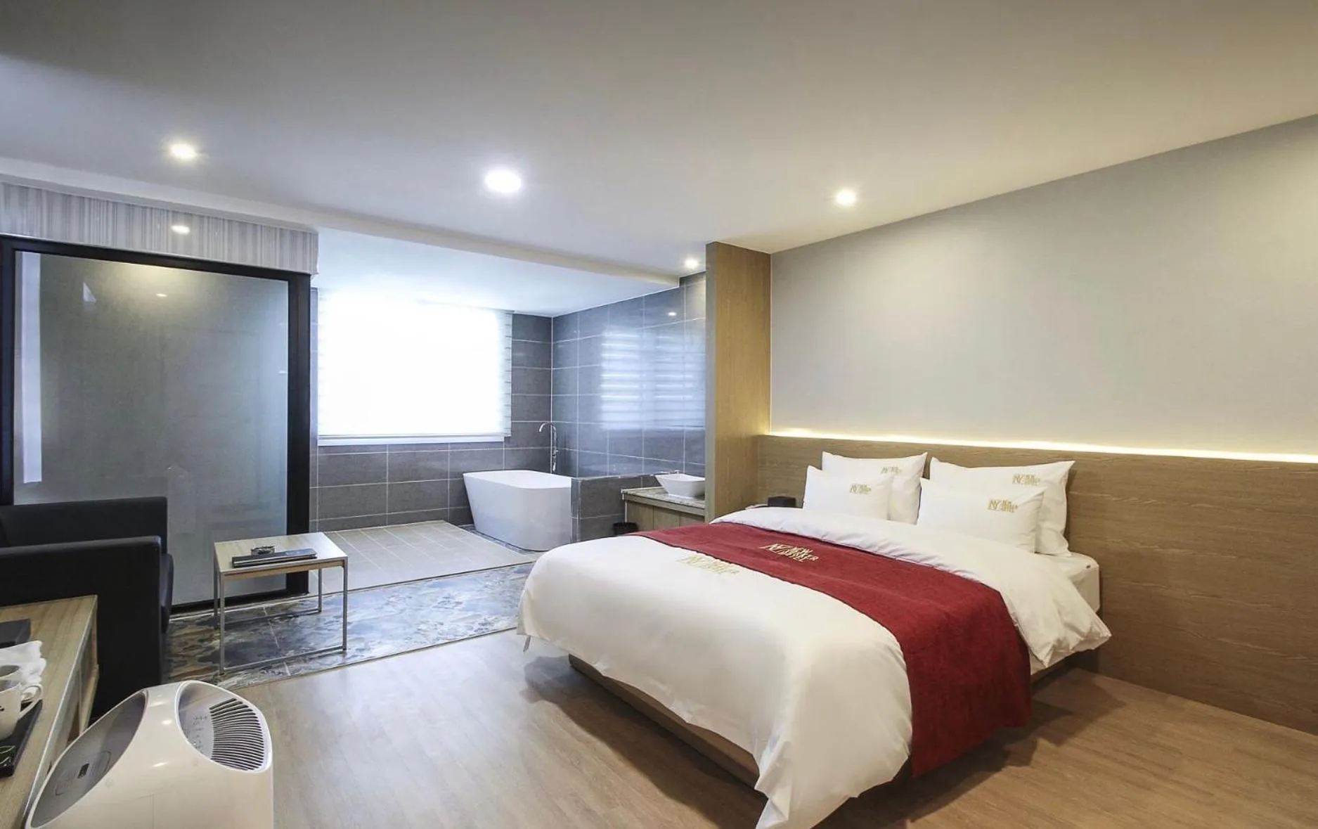 Bed in No.1 New Yorker Hotel