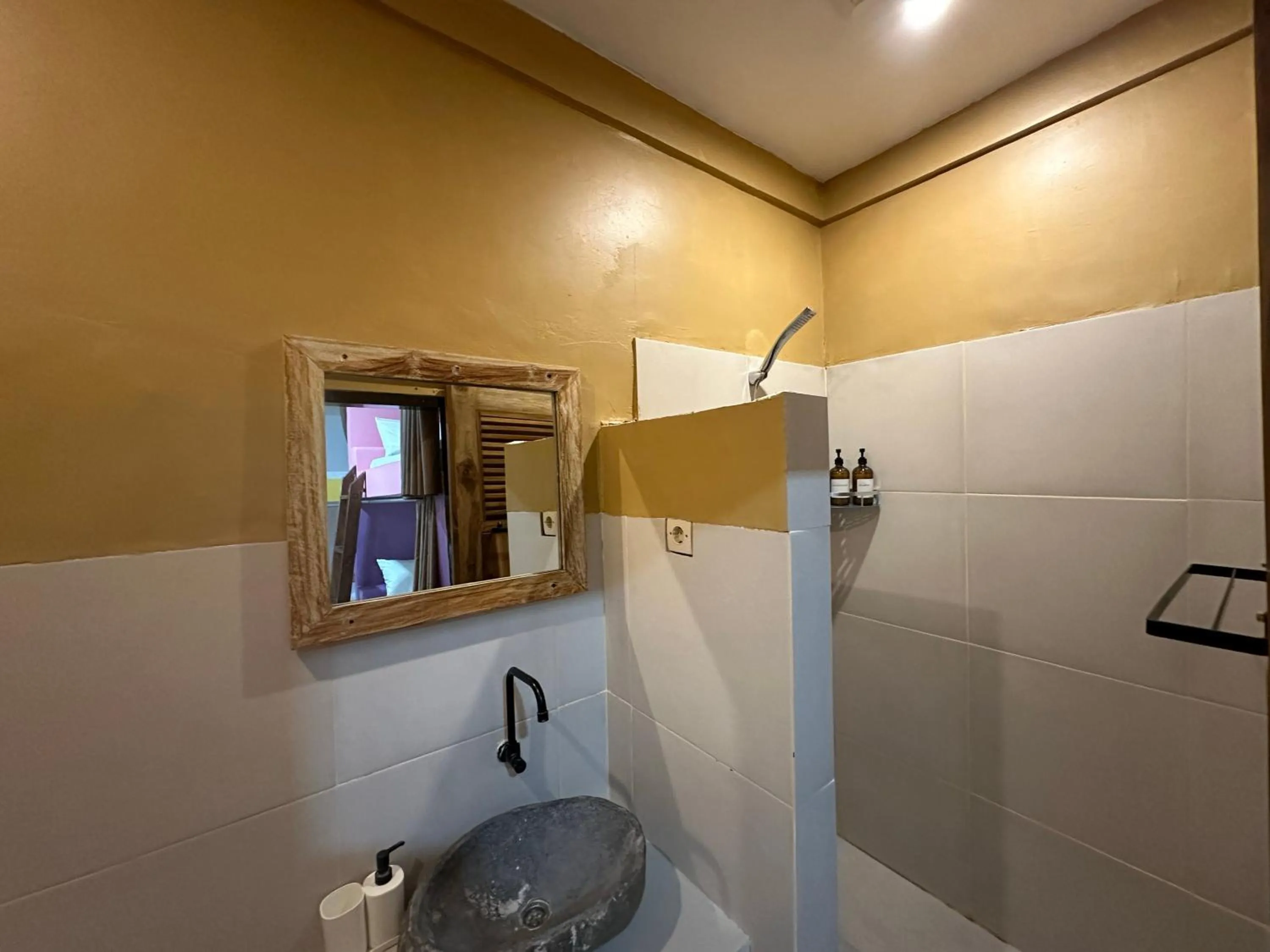 Bathroom in Dragon Dive Komodo Dive Resort