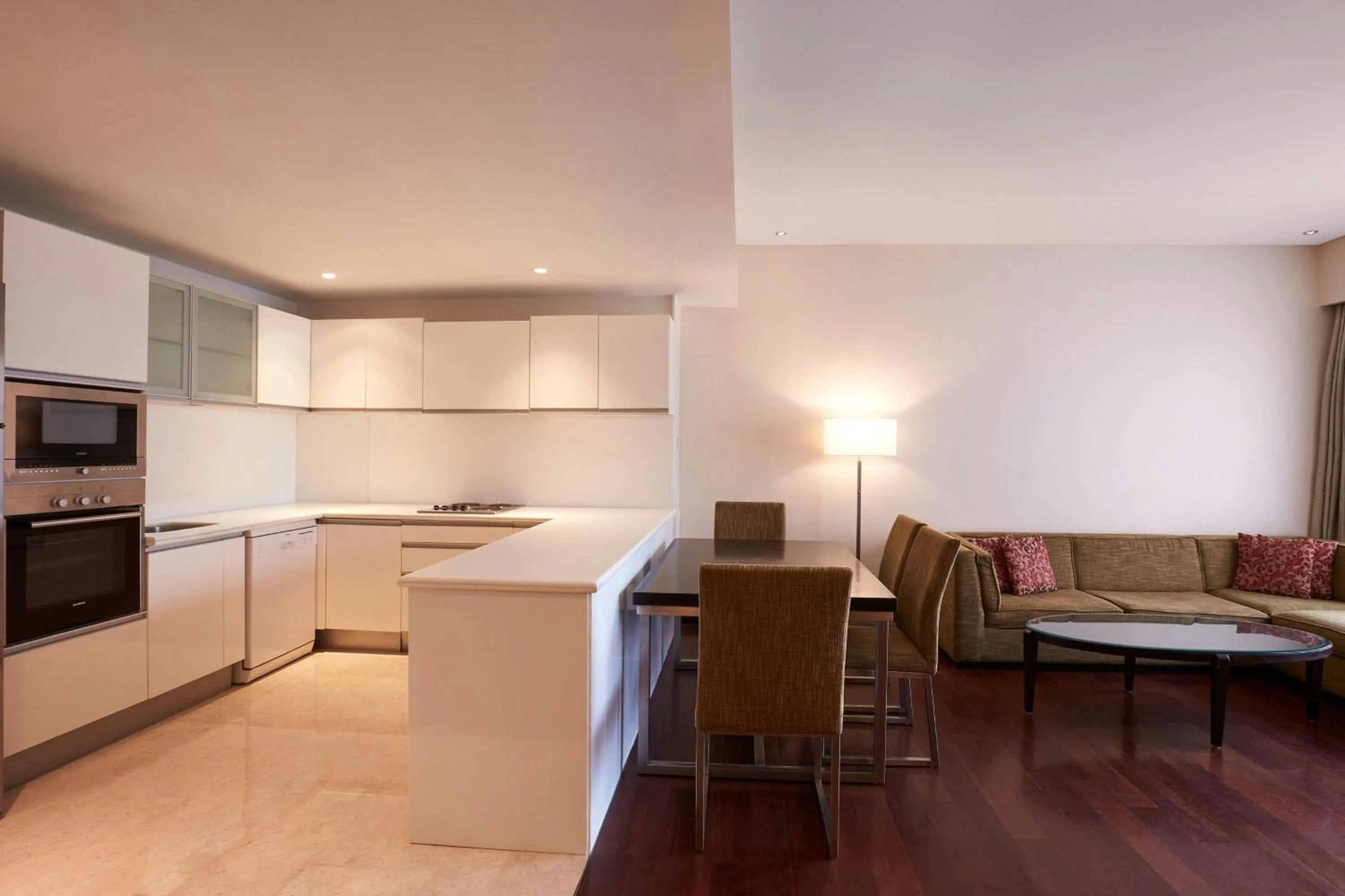 Living room in Courtyard by Marriott Mumbai International Airport