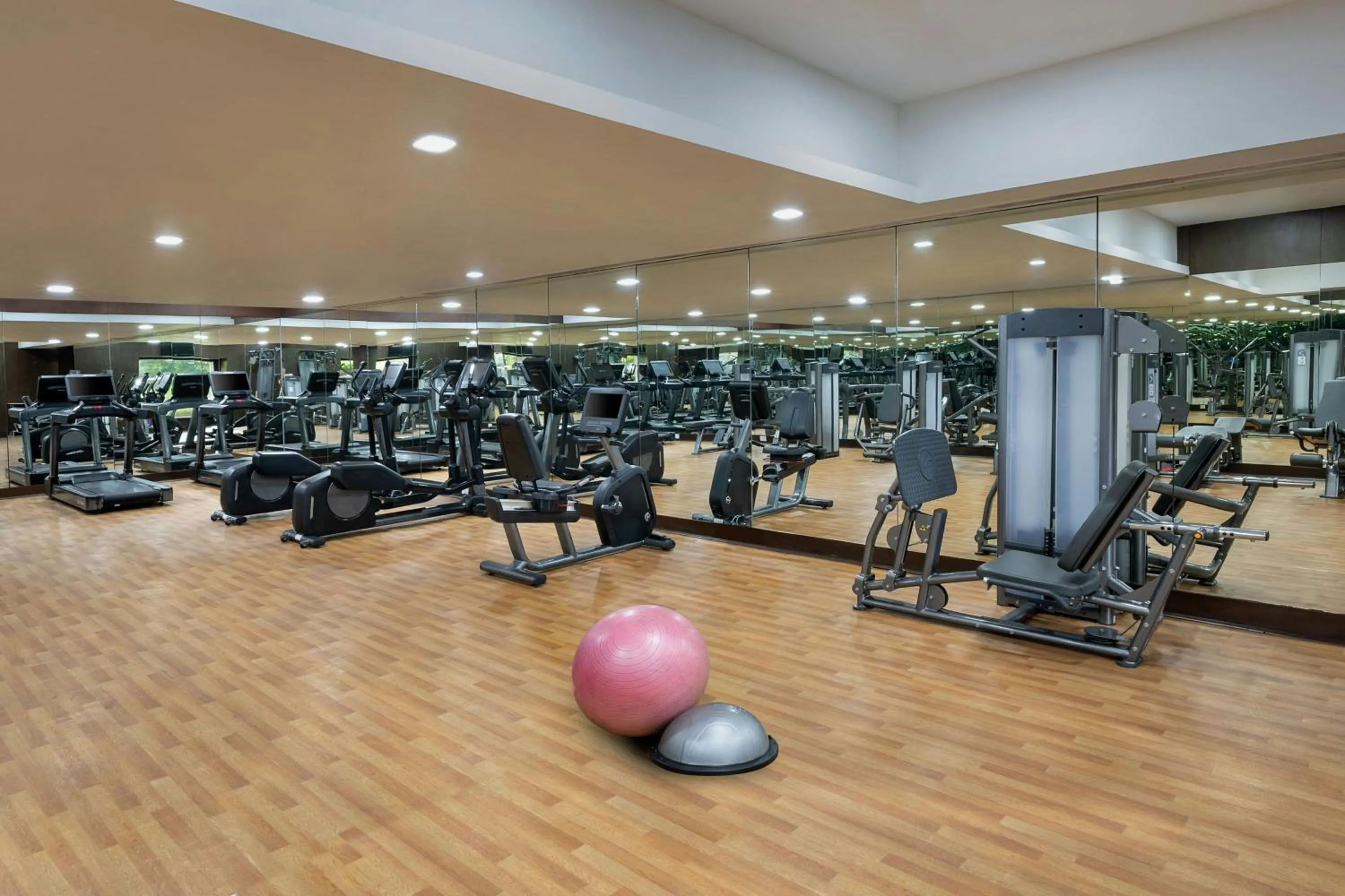 Fitness centre/facilities in Courtyard by Marriott Mumbai International Airport