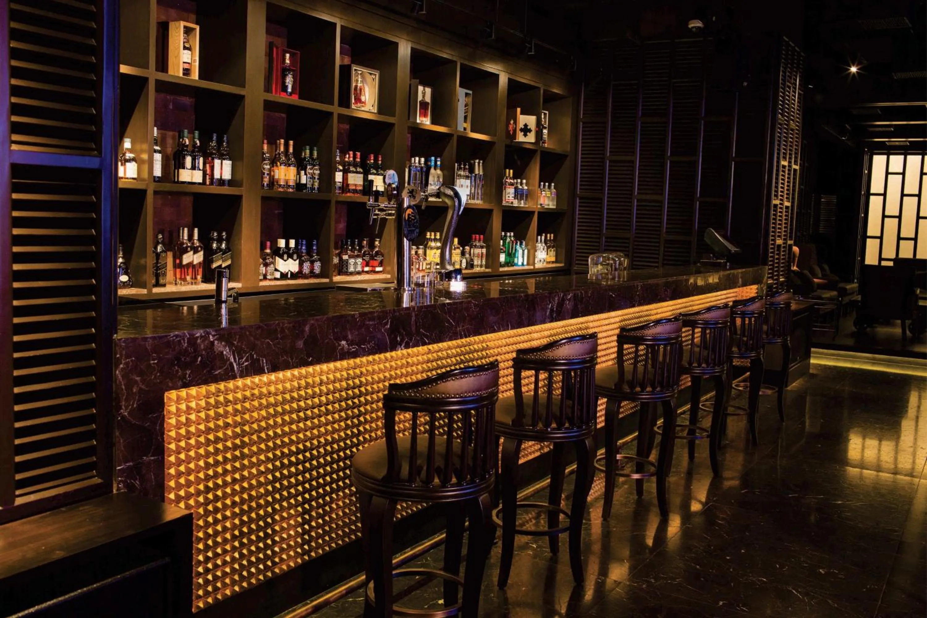 Lounge or bar in Courtyard by Marriott Mumbai International Airport