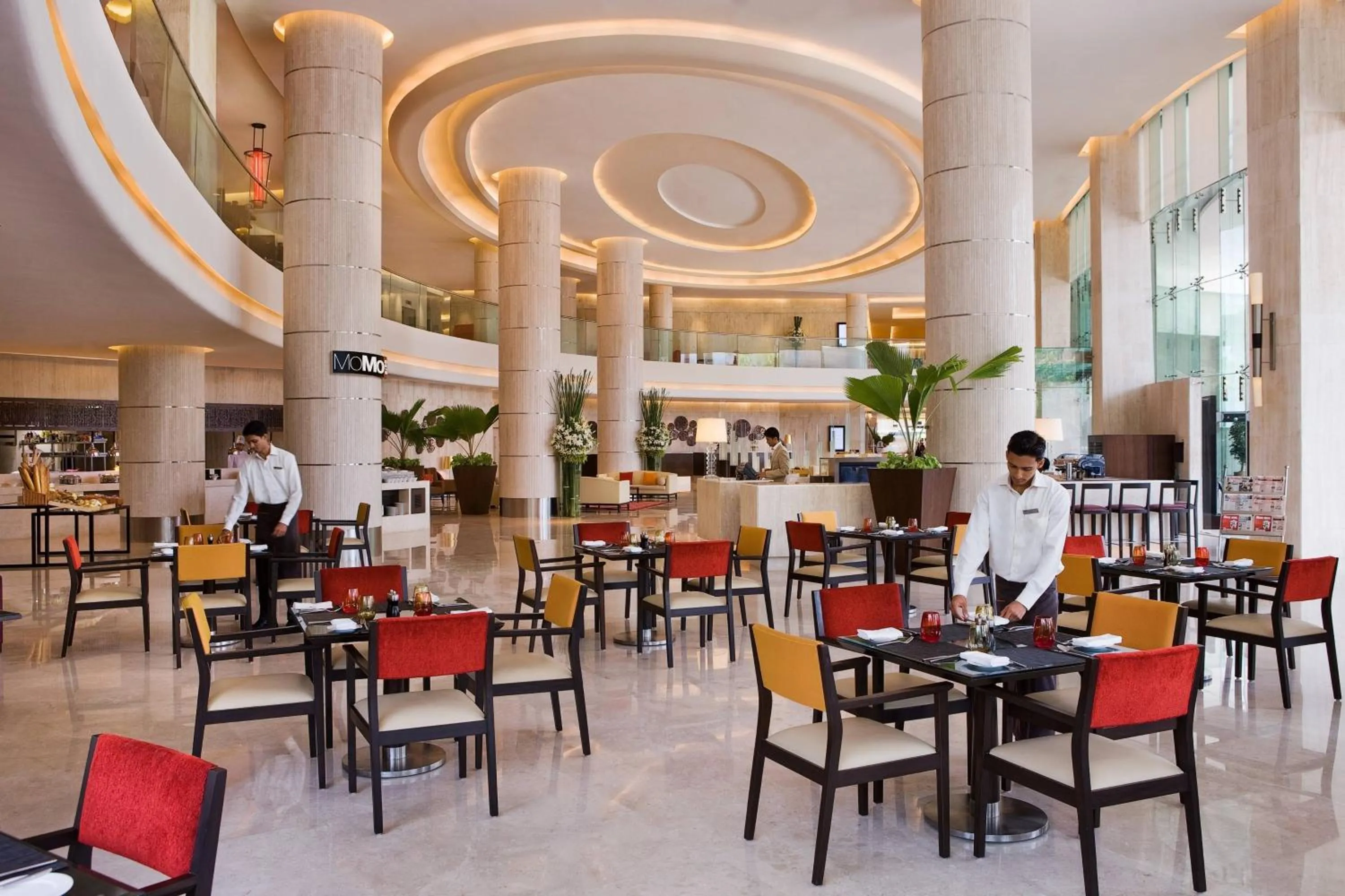 Restaurant/places to eat in Courtyard by Marriott Mumbai International Airport