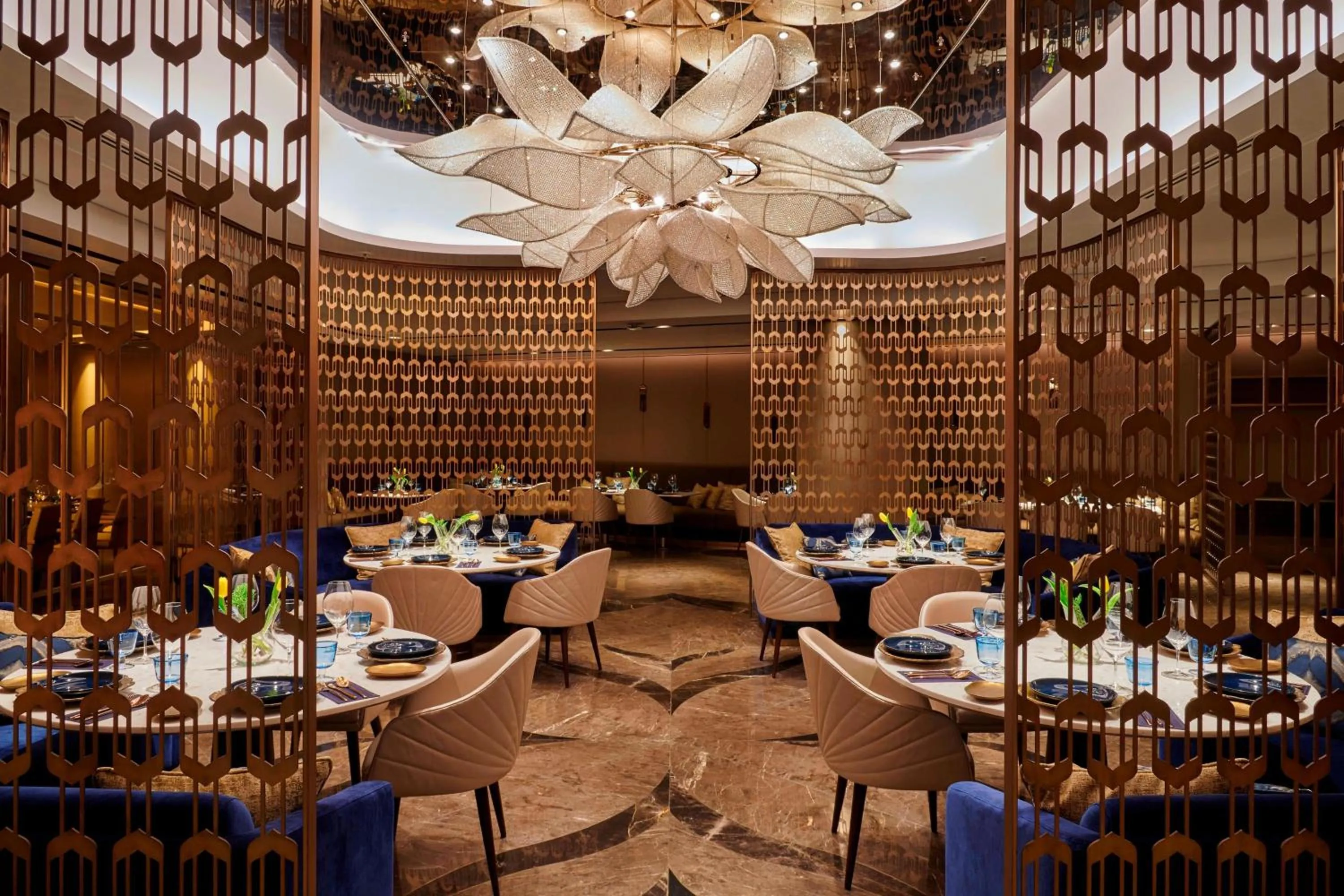 Restaurant/places to eat in Courtyard by Marriott Mumbai International Airport