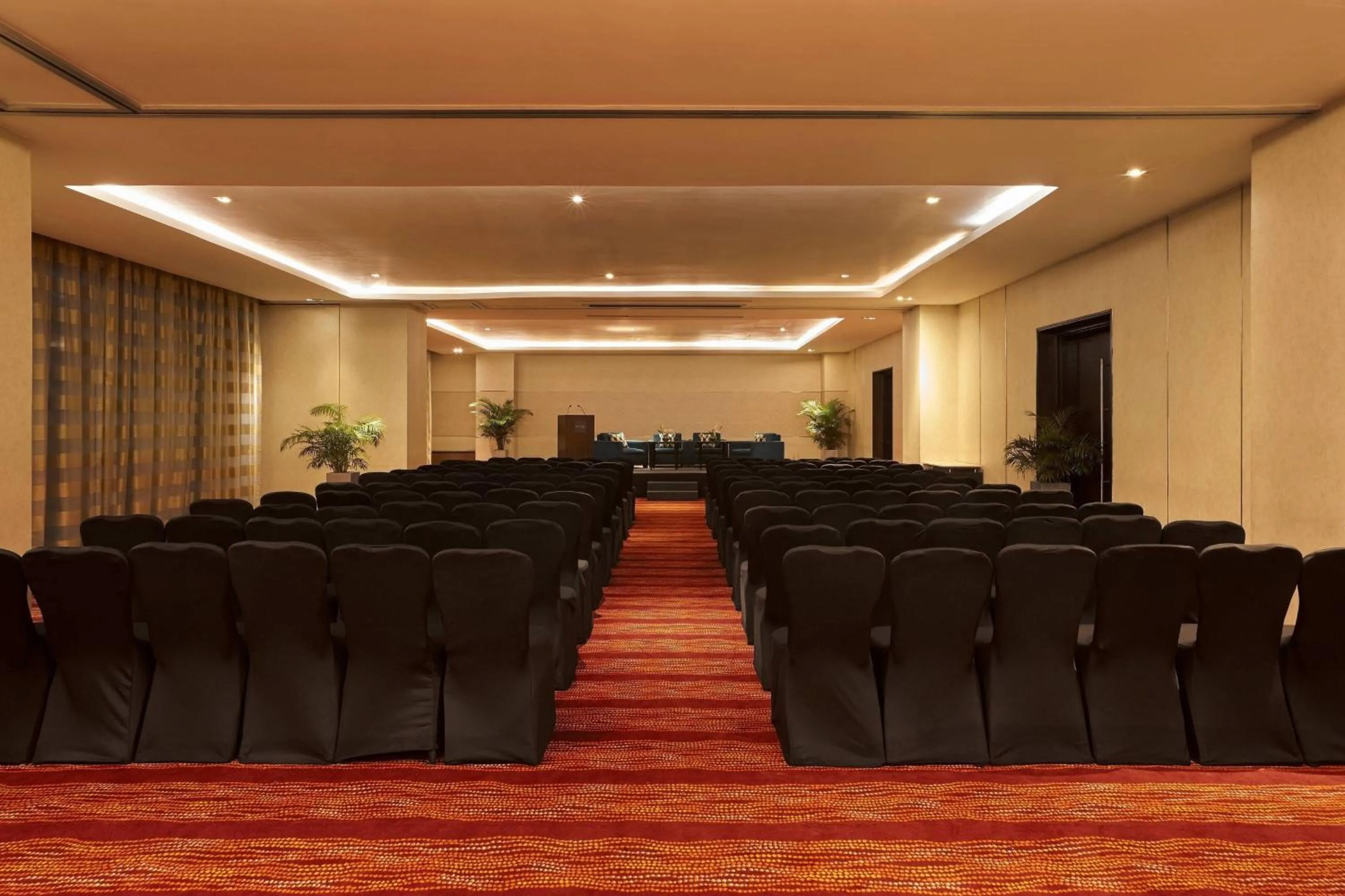 Meeting/conference room in Courtyard by Marriott Mumbai International Airport