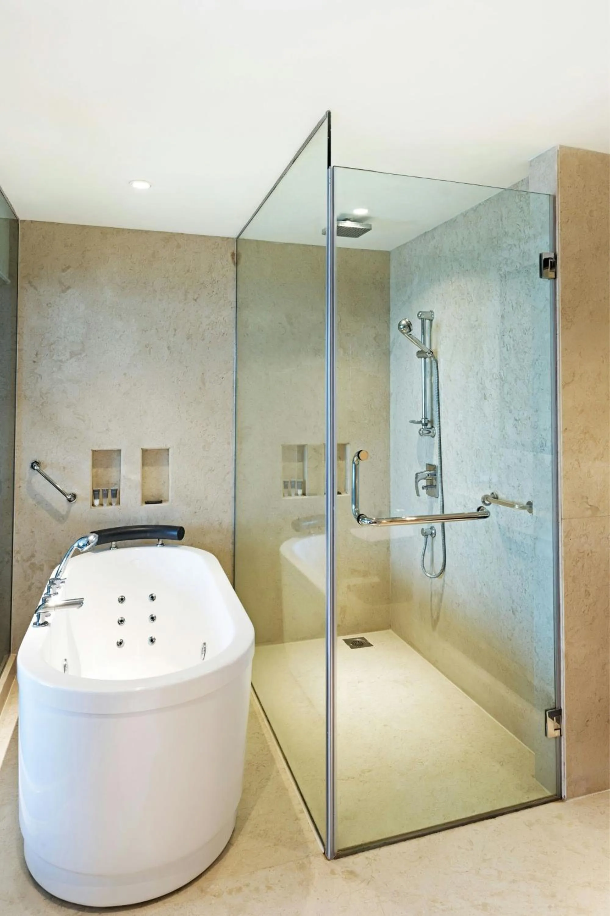 Bathroom in Courtyard by Marriott Mumbai International Airport