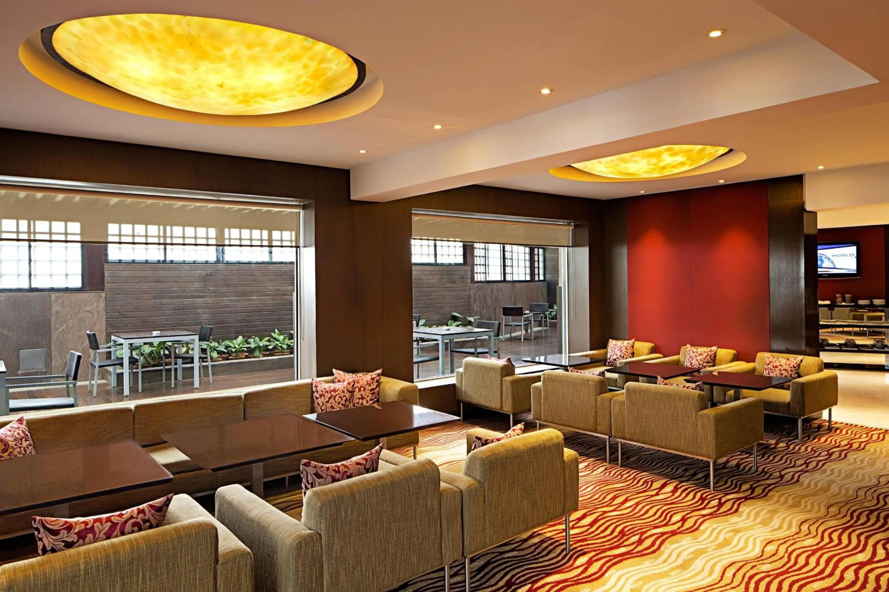 Lounge or bar in Courtyard by Marriott Mumbai International Airport