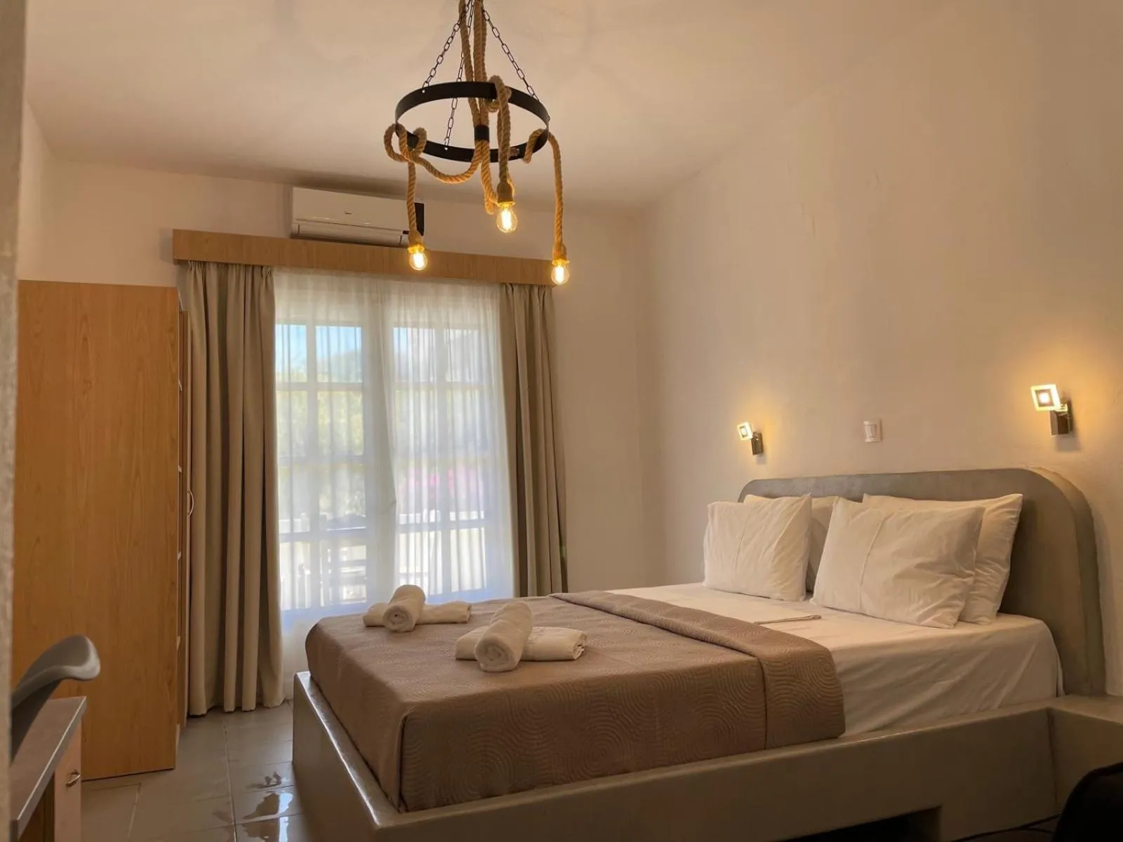 Bed in Astri Hotel