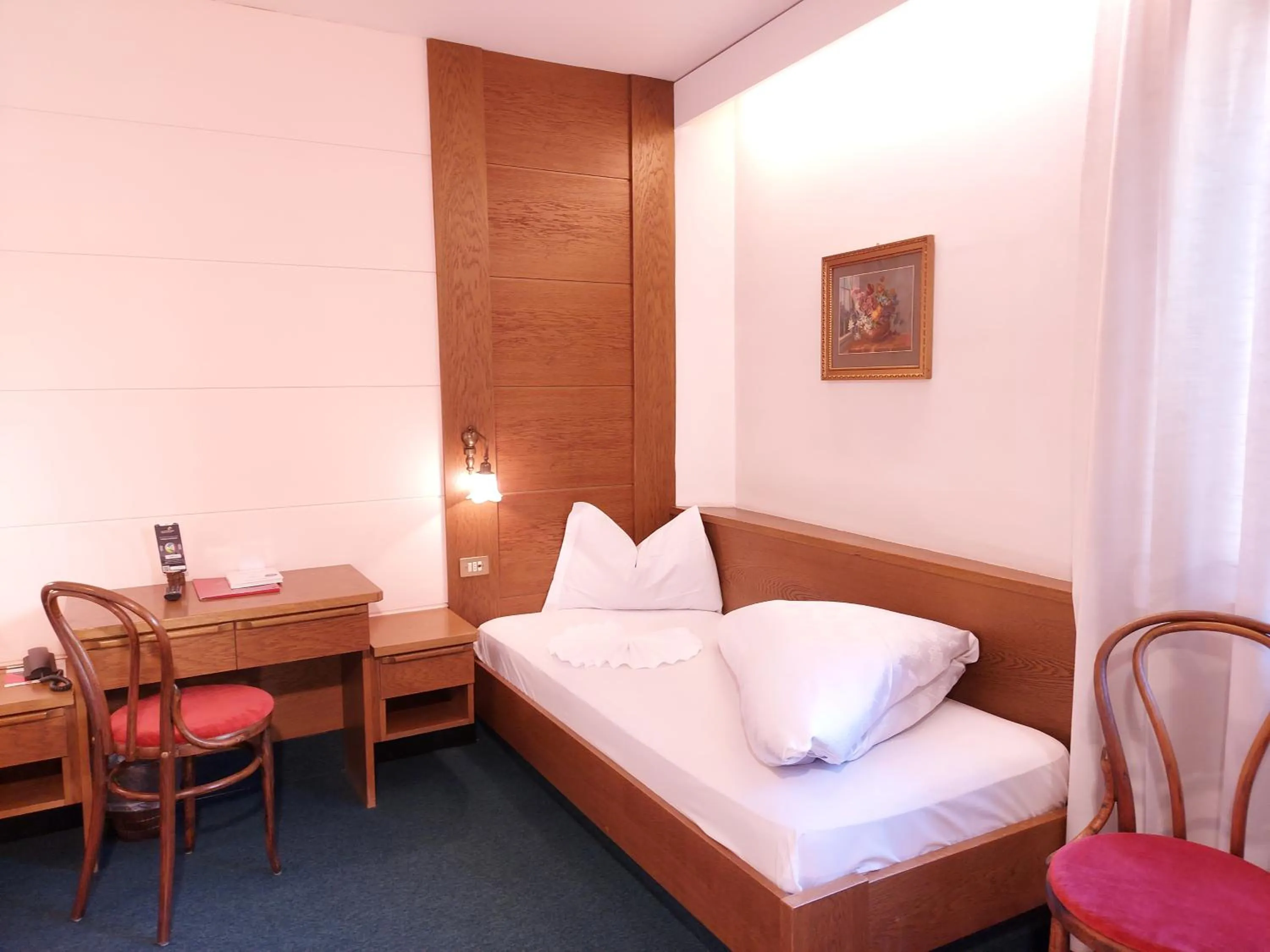 Bedroom, Bed in Hotel Schuster