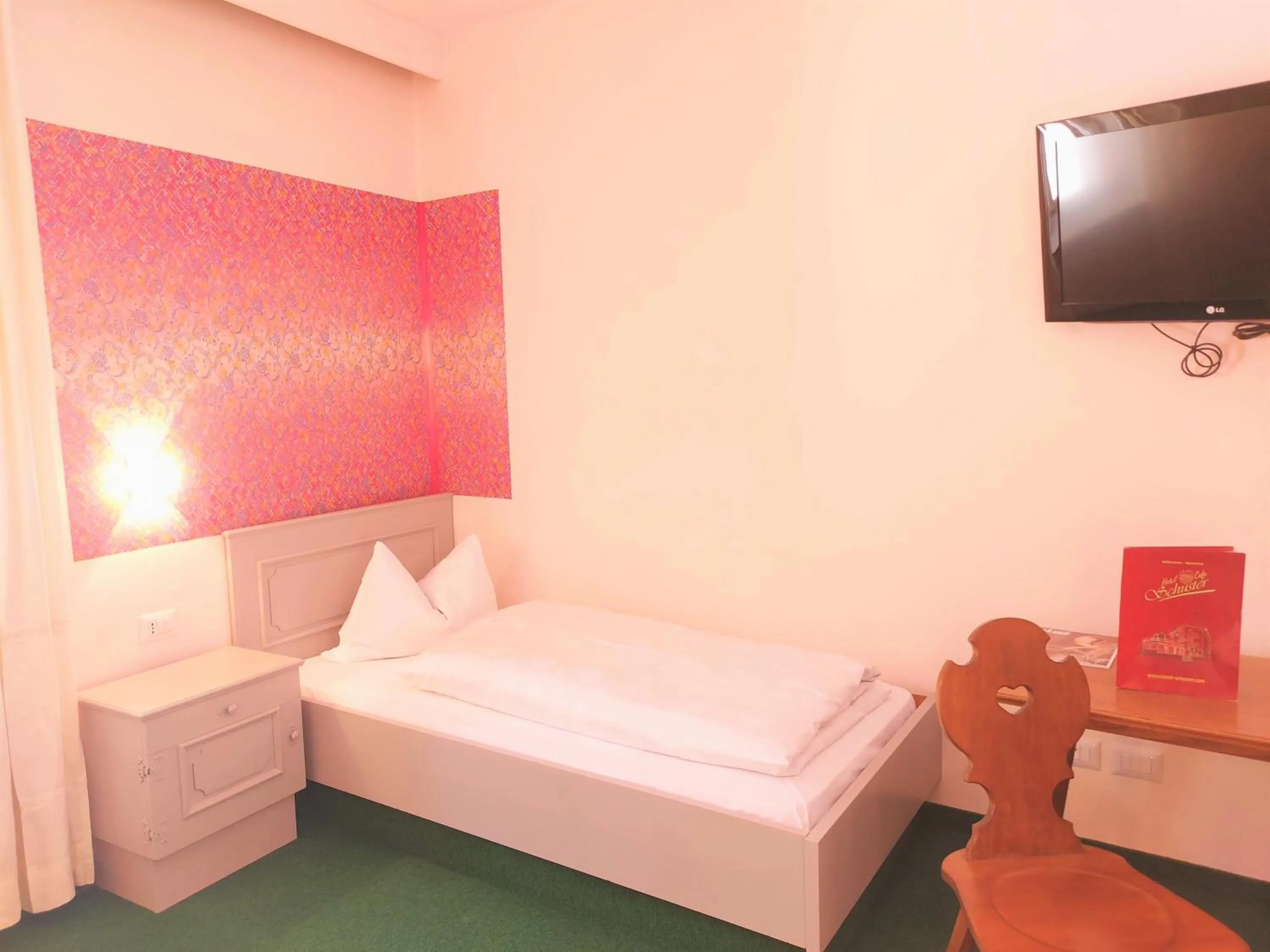 Staff, Bed in Hotel Schuster