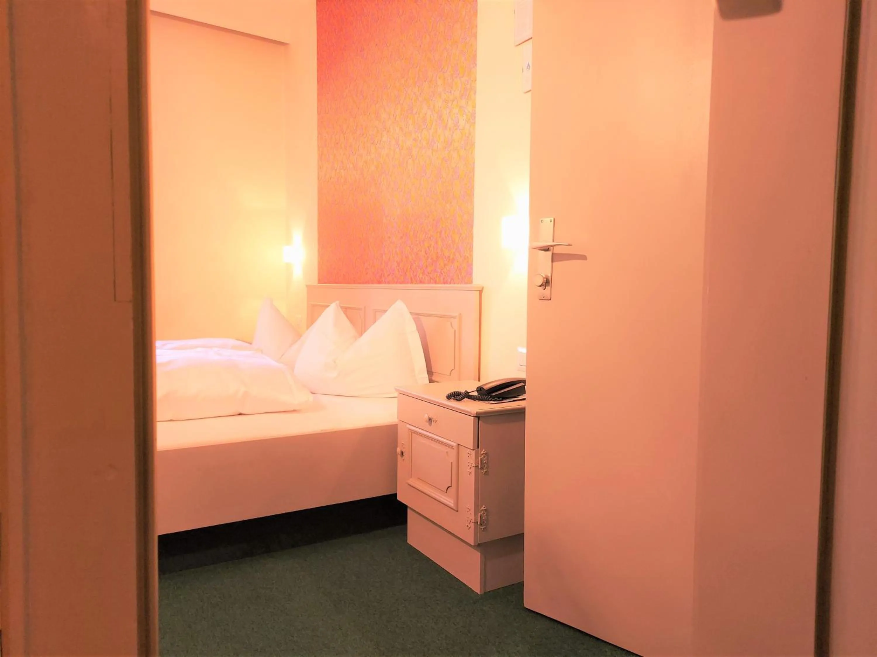 Staff, Bed in Hotel Schuster