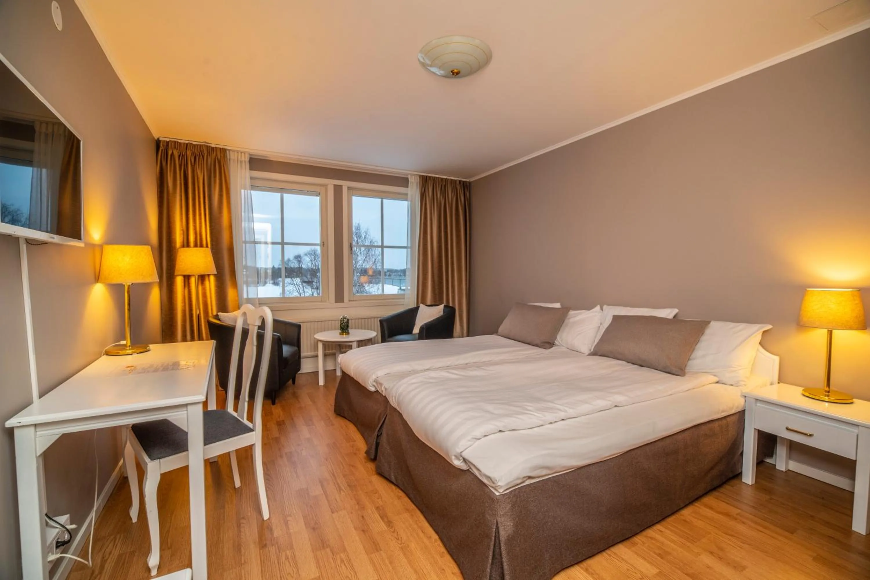 Photo of the whole room, Bed in Grand Arctic Resort