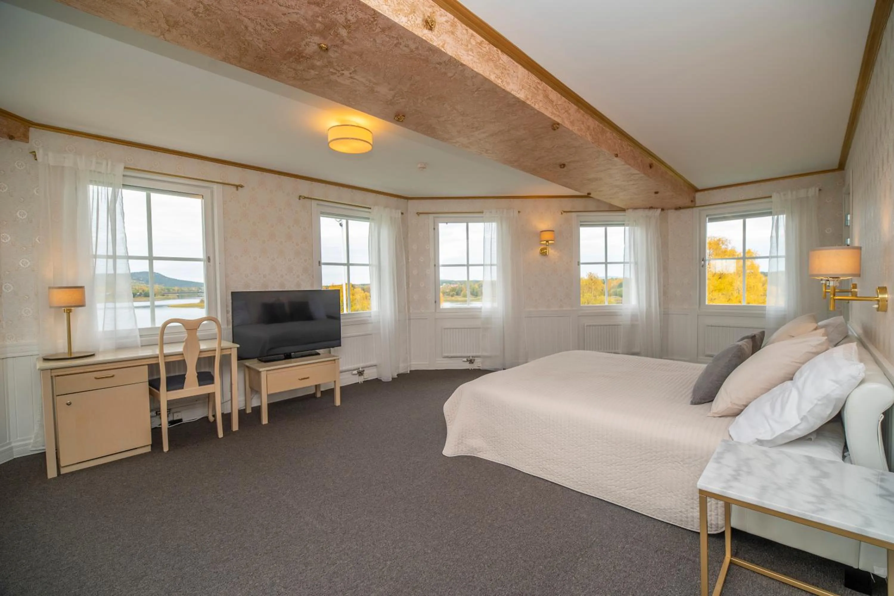 Photo of the whole room, Bed in Grand Arctic Resort