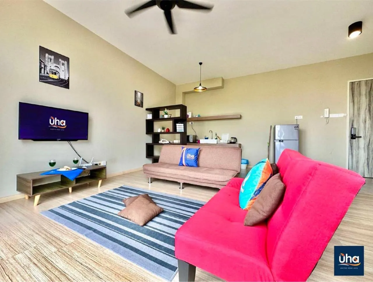TV and multimedia in Cube 8 Teens Taman Mount Austin Apartment by UHA