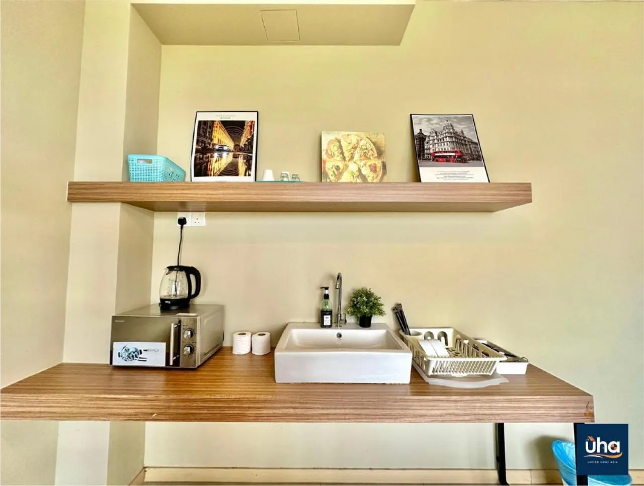 Coffee/tea facilities in Cube 8 Teens Taman Mount Austin Apartment by UHA