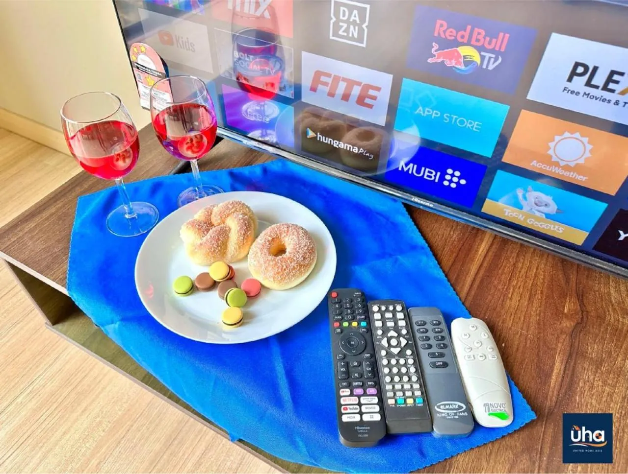 Food and drinks in Cube 8 Teens Taman Mount Austin Apartment by UHA