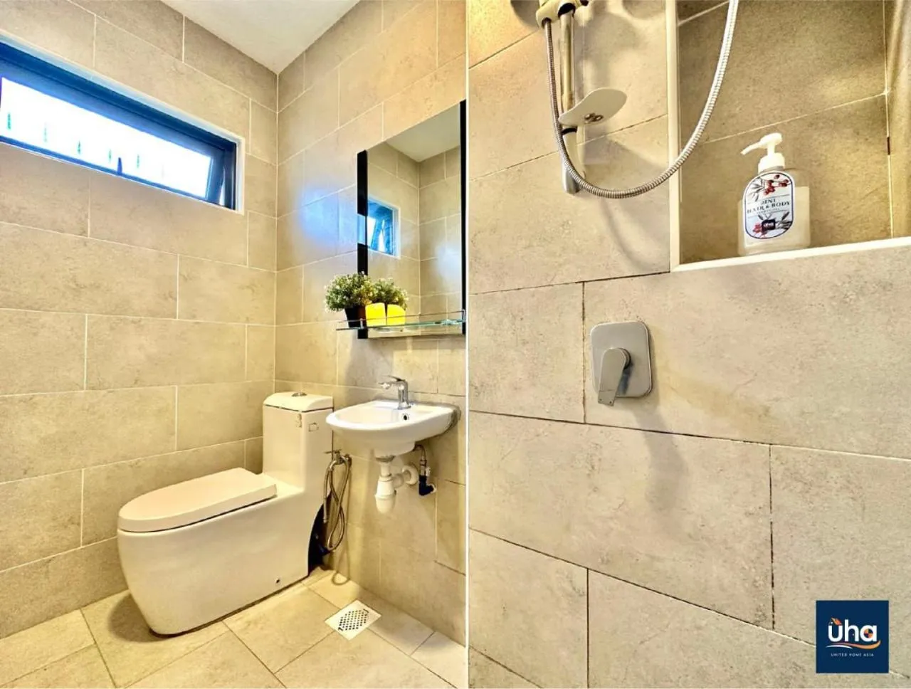 Shower in Cube 8 Teens Taman Mount Austin Apartment by UHA