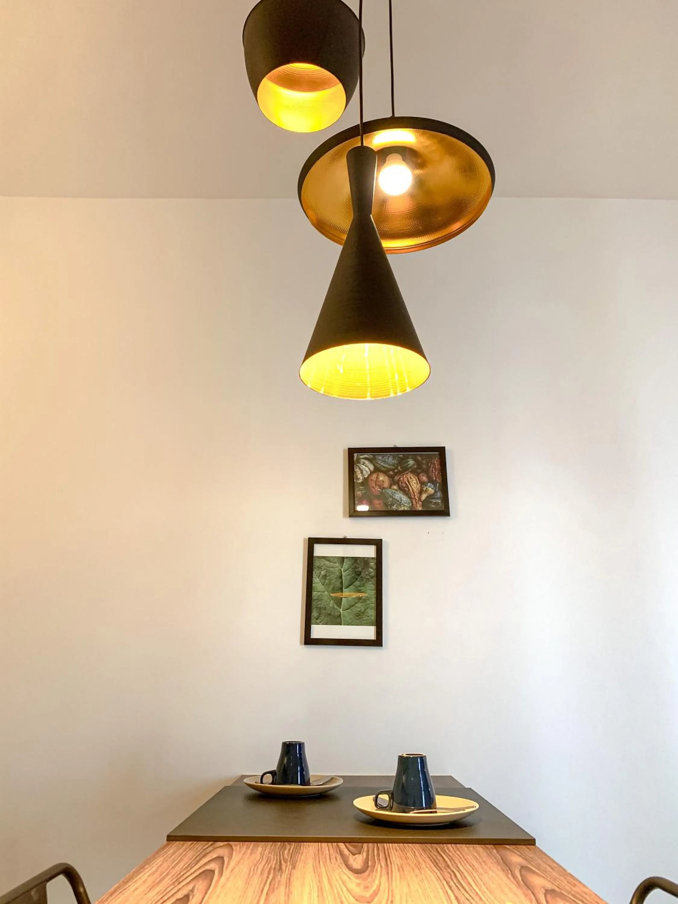 Dining area in Cube 8 Teens Taman Mount Austin Apartment by UHA