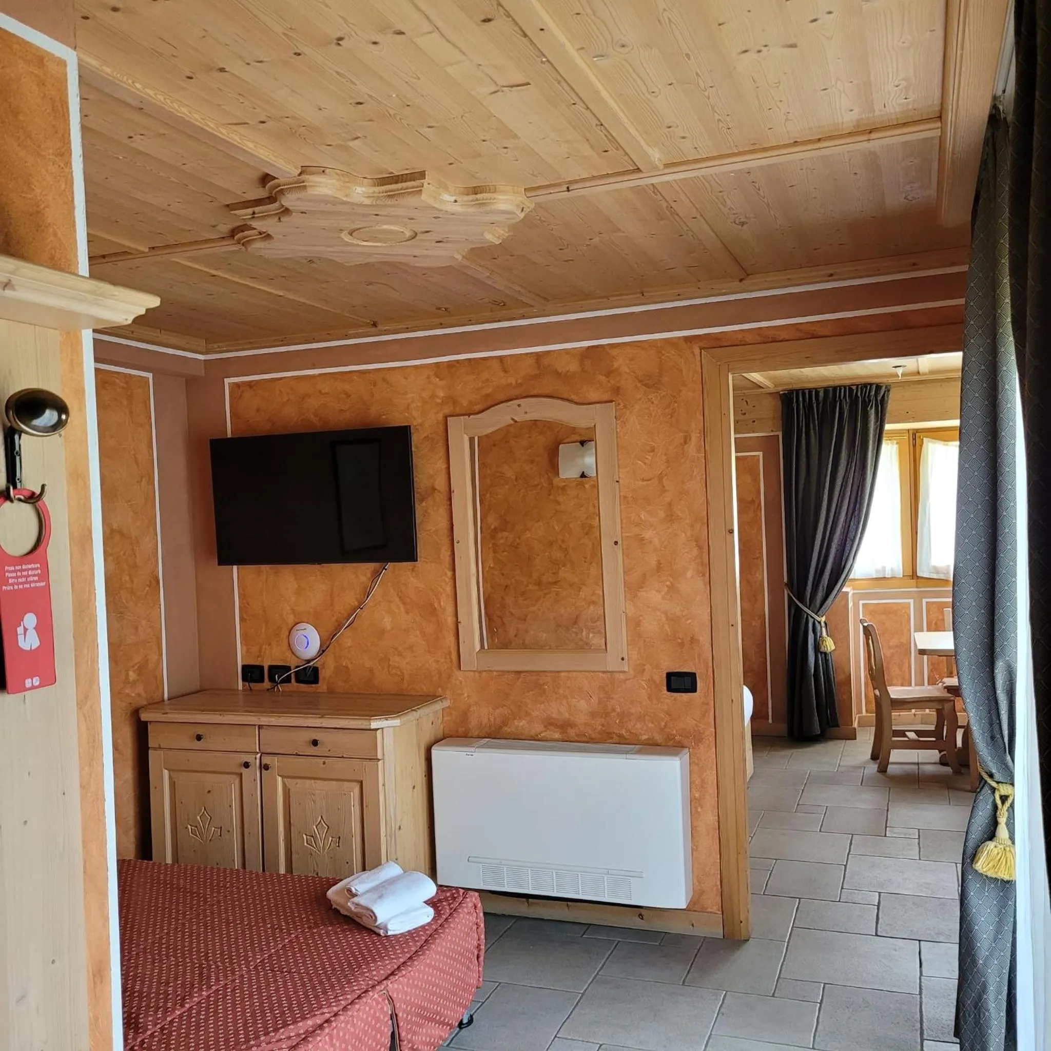 Photo of the whole room, Bed in Boscone Suite Hotel