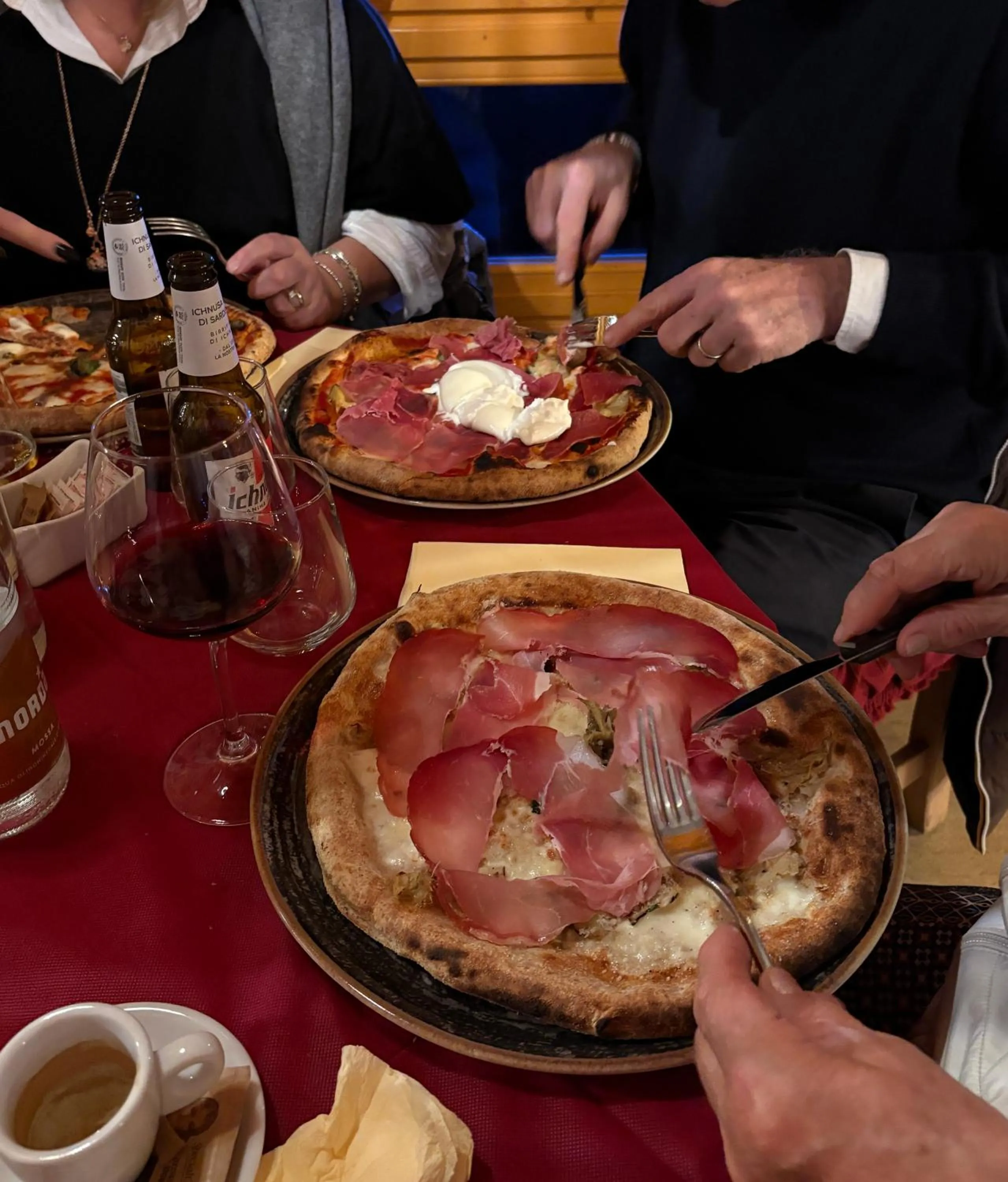 Restaurant/places to eat in Boscone Suite Hotel