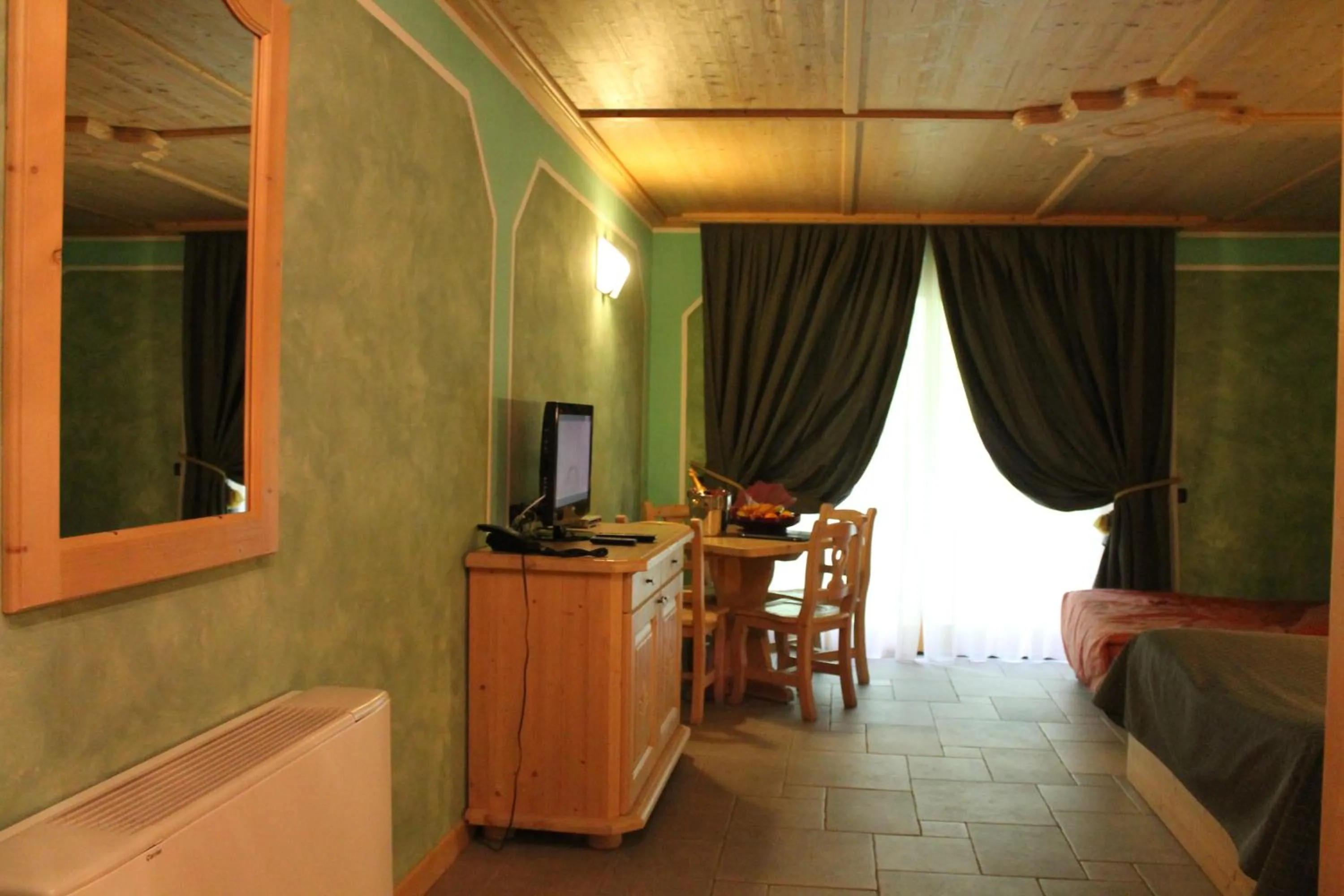 Dining area in Boscone Suite Hotel