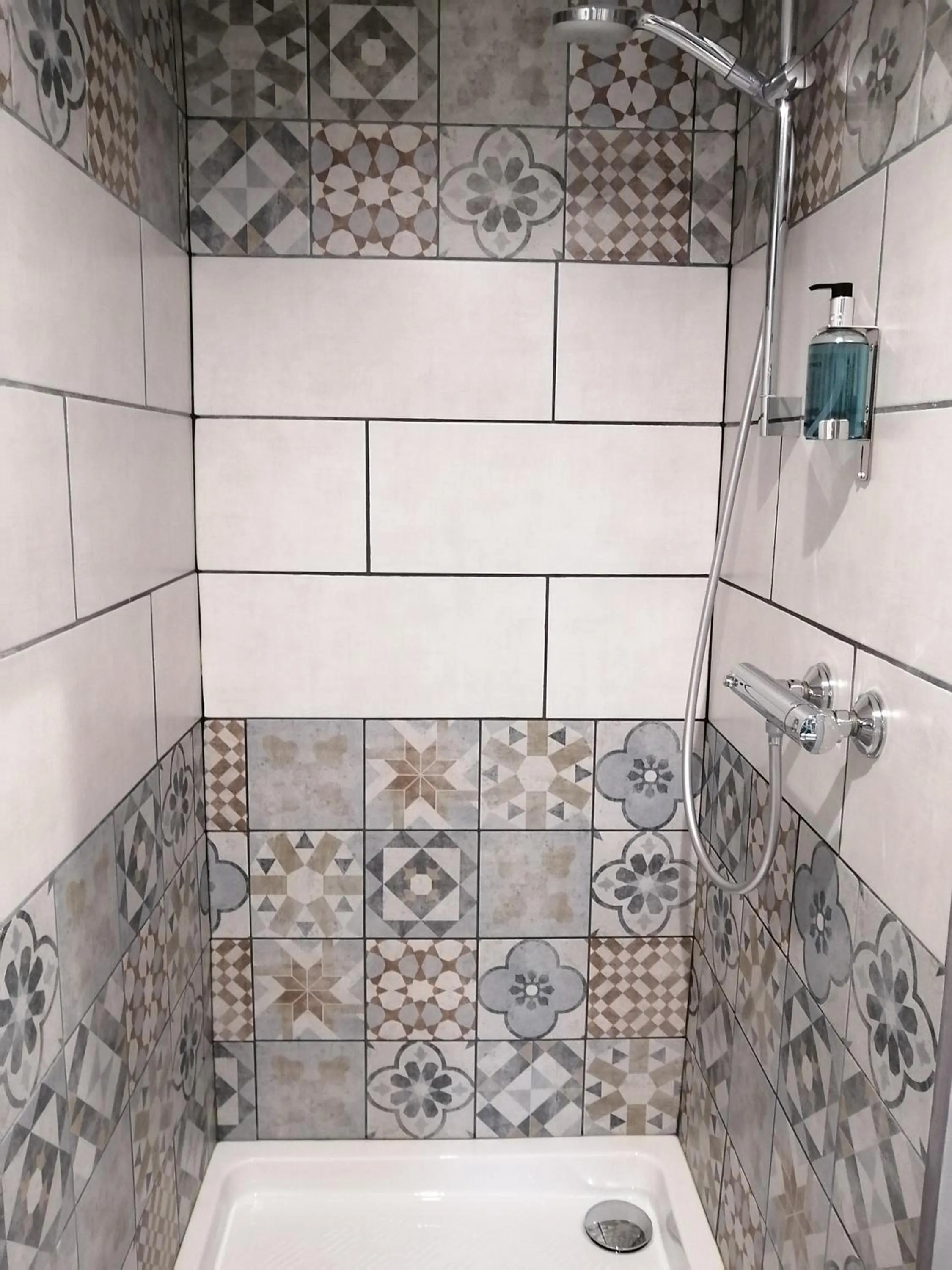 Shower in La Vieille Gorce Chambres d'Hôtes near Civray