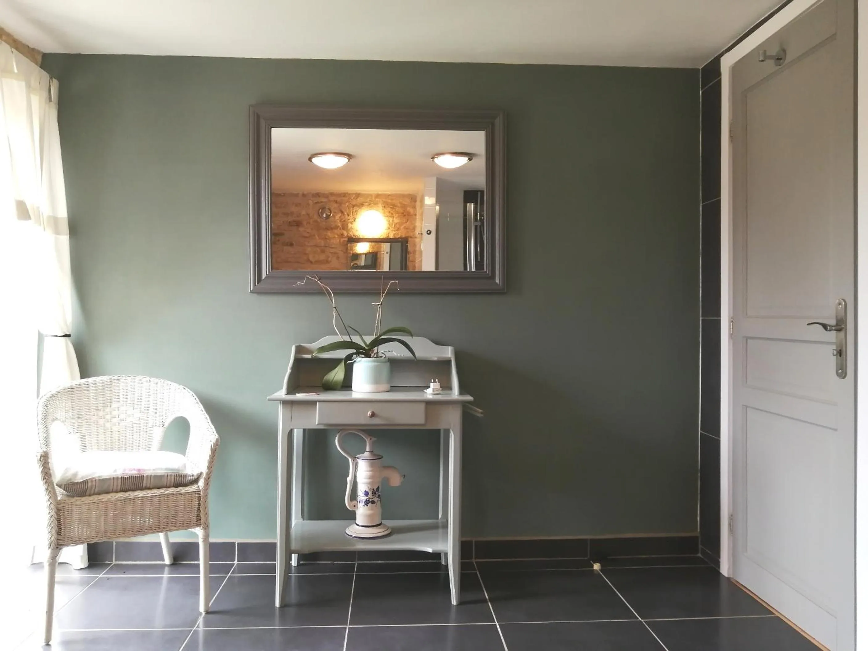 Bathroom in La Vieille Gorce Chambres d'Hôtes near Civray