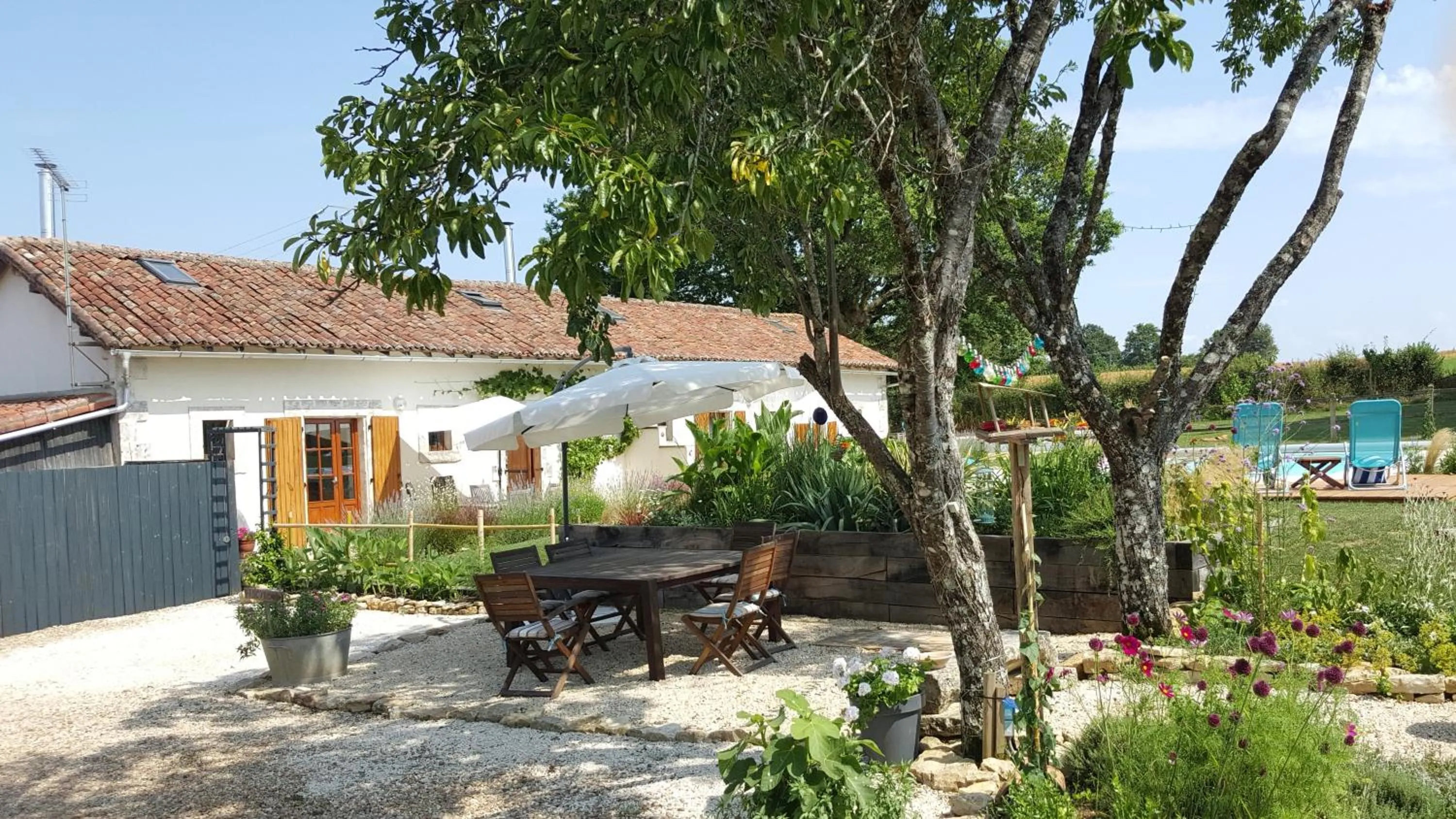 Garden in La Vieille Gorce Chambres d'Hôtes near Civray