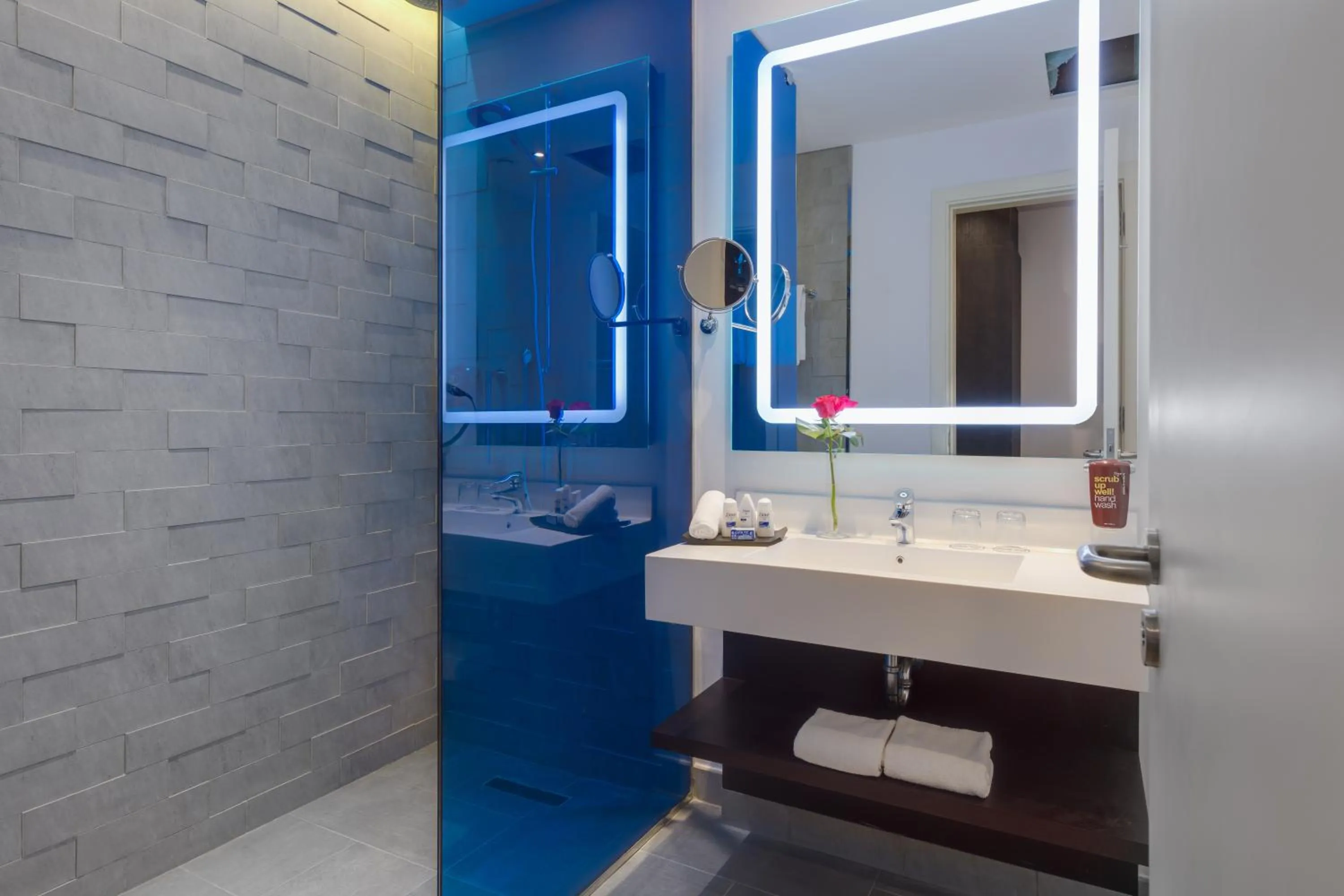 Toilet in Radisson Hotel & Apartments Dammam Industrial City