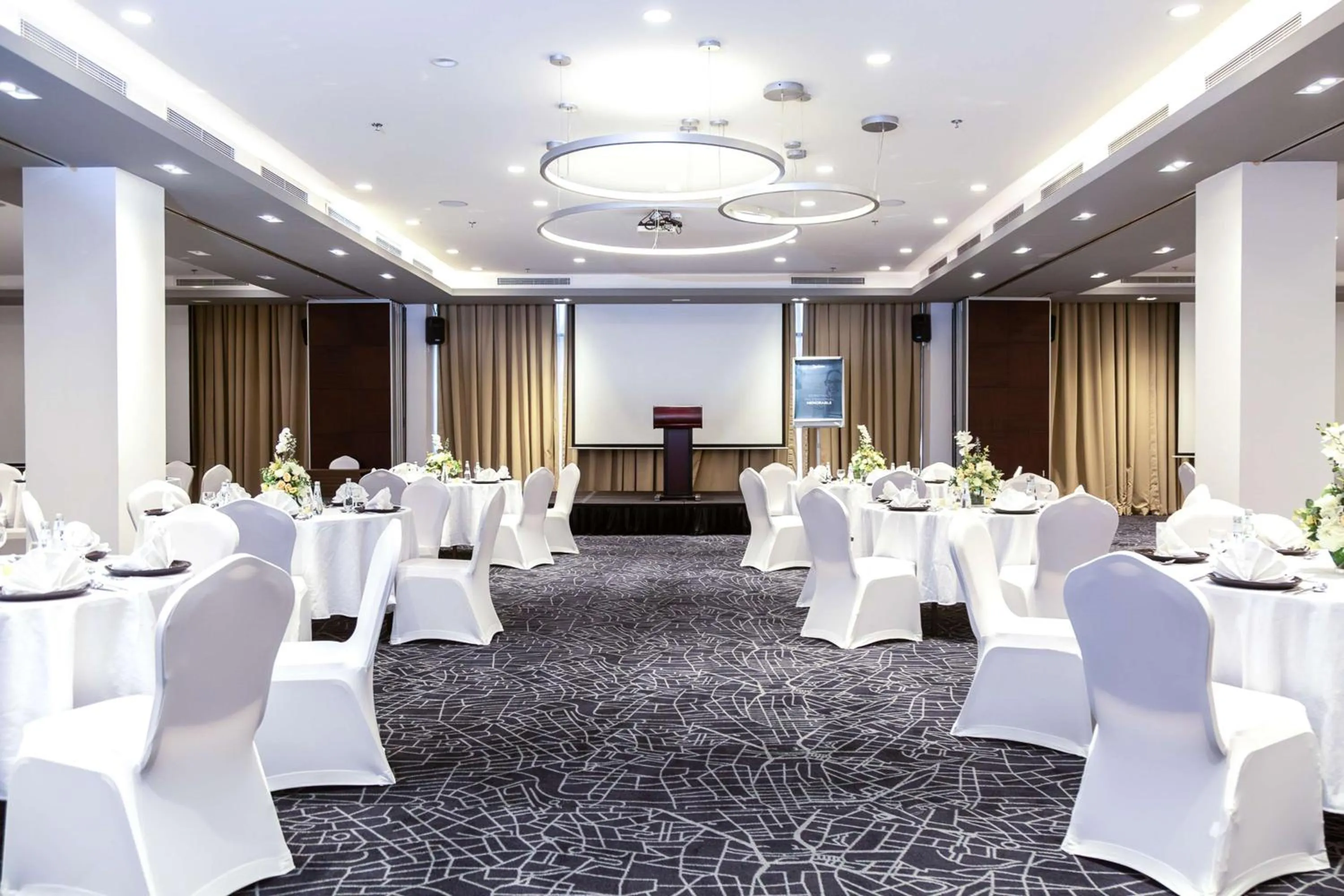 Banquet/Function facilities in Radisson Hotel & Apartments Dammam Industrial City