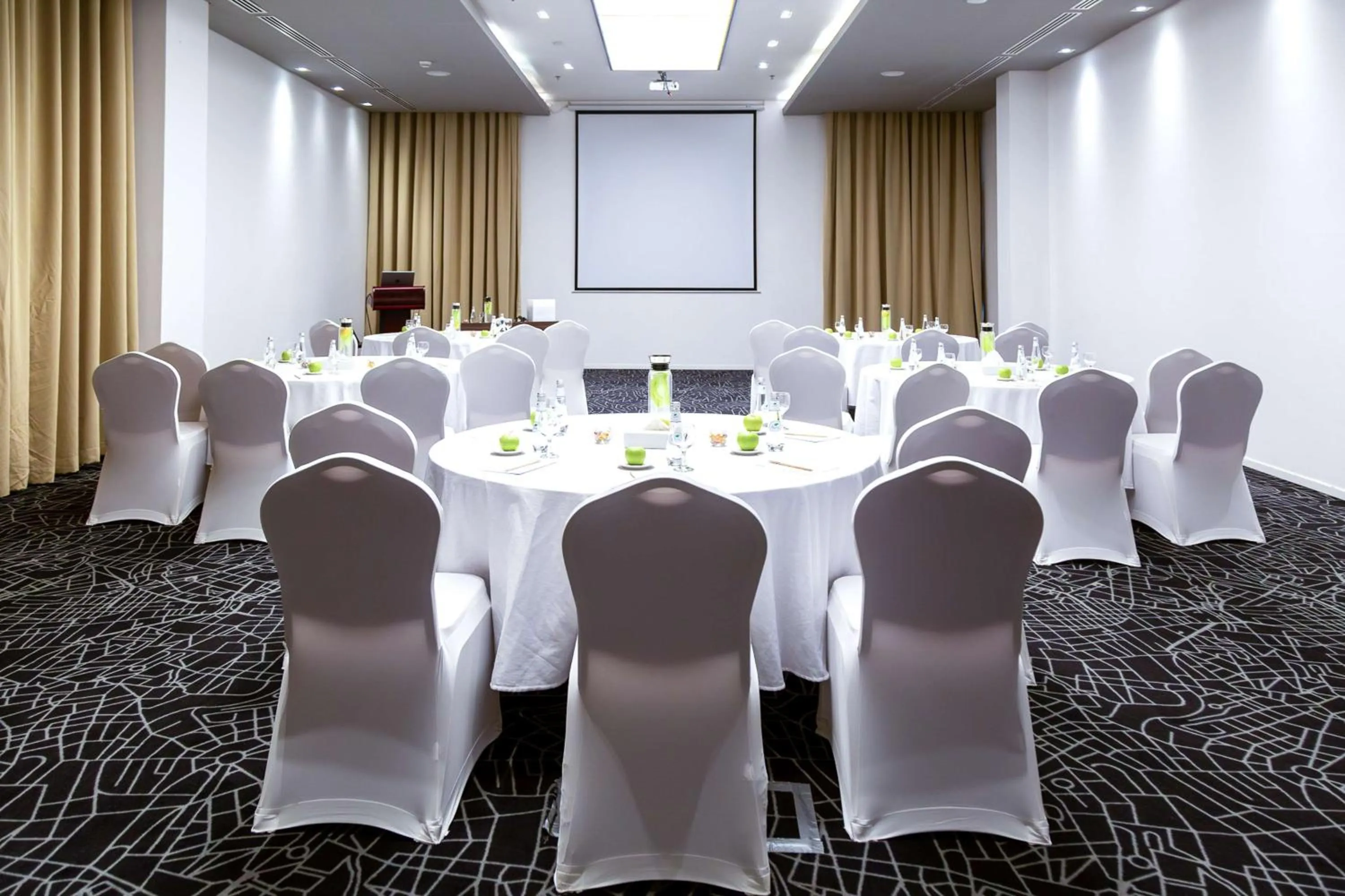 Meeting/conference room in Radisson Hotel & Apartments Dammam Industrial City