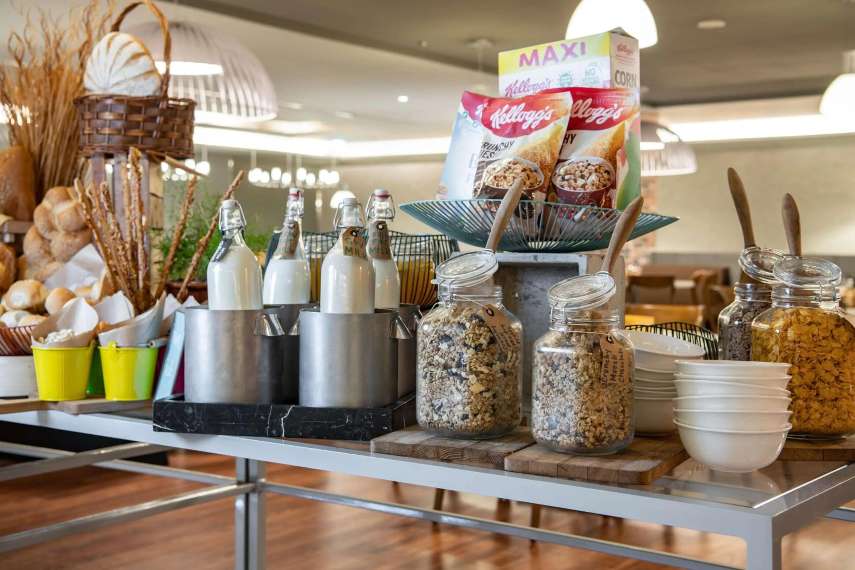 Restaurant/places to eat in Radisson Hotel & Apartments Dammam Industrial City